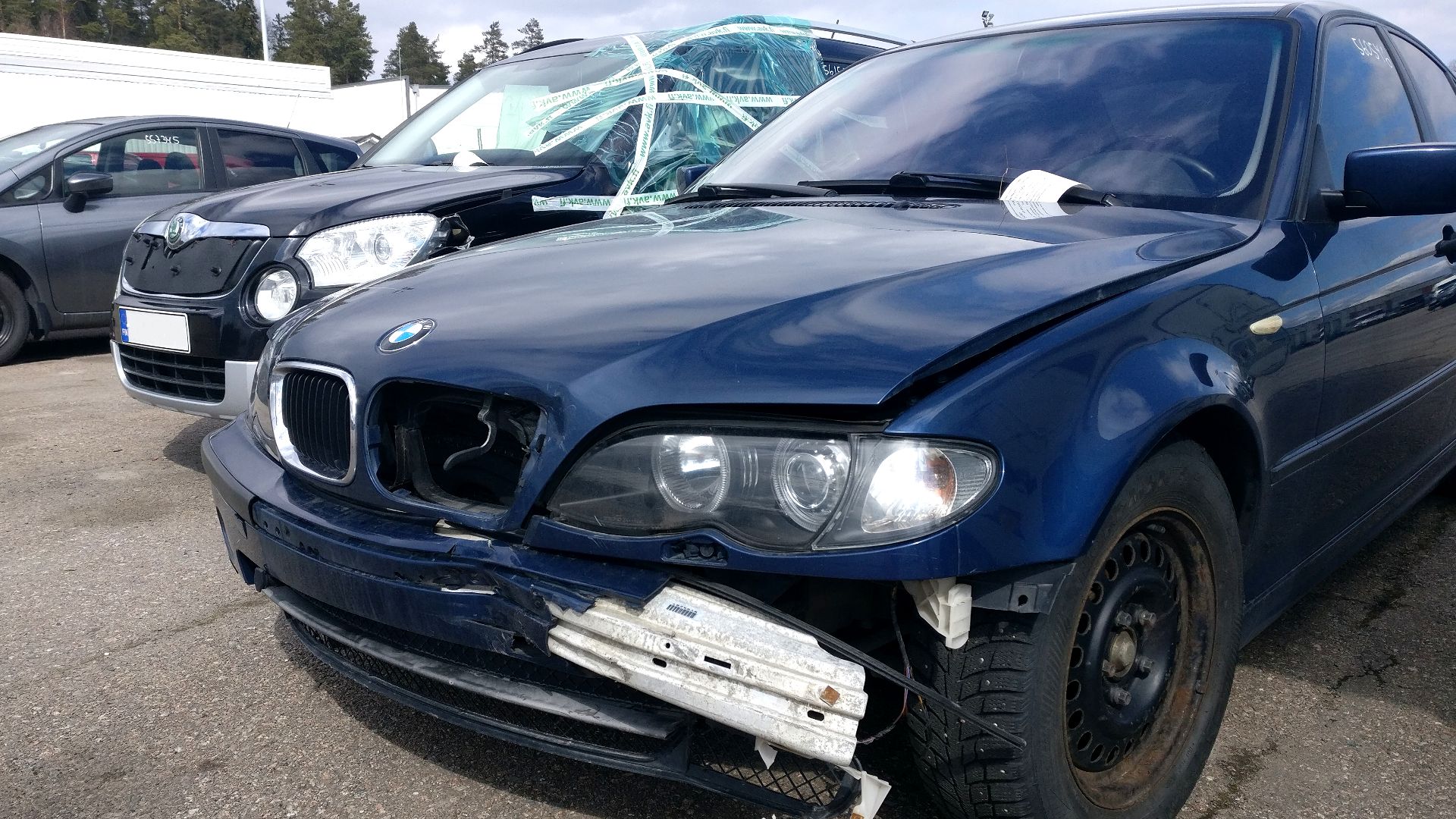 File:Broken car front bumper.jpg
