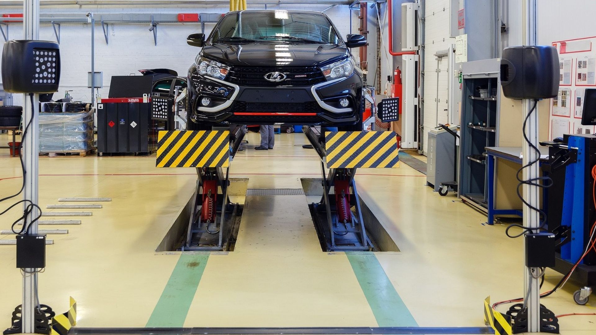 File:LADA Vesta Sport, Wheel alignment 2.jpg