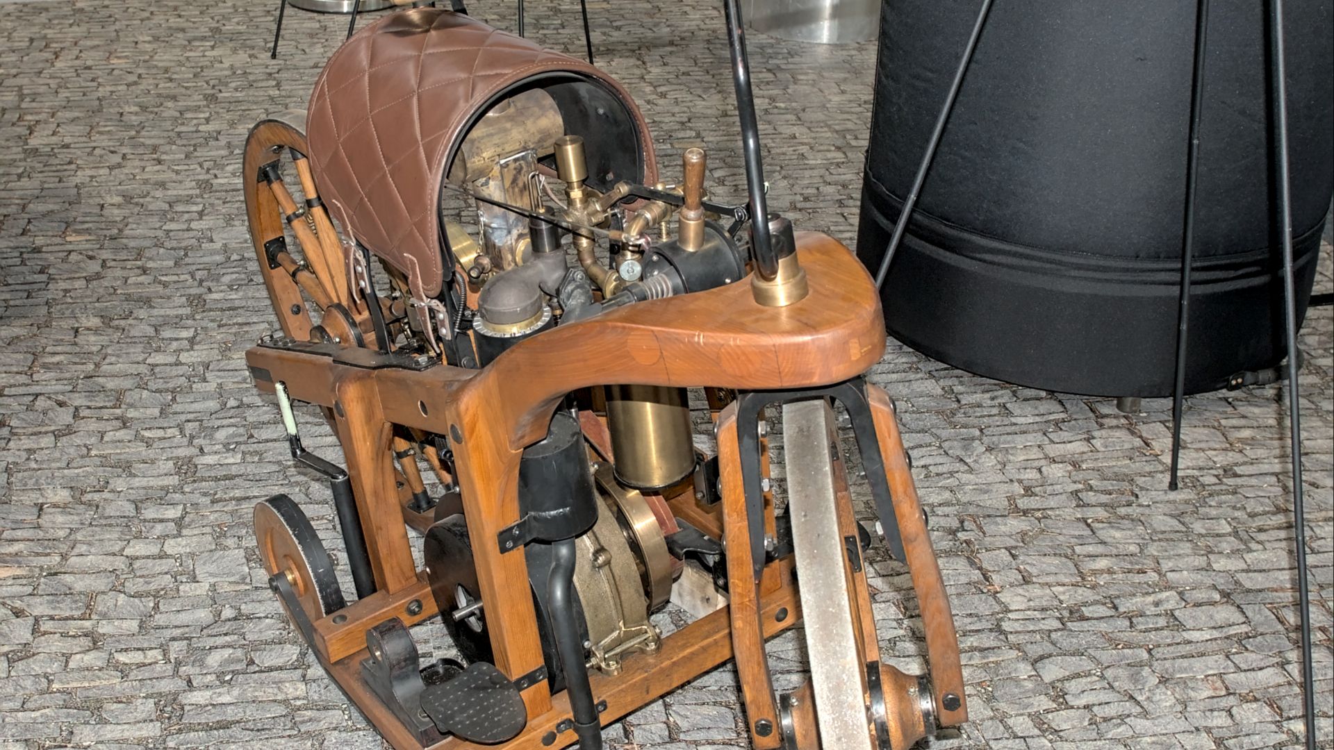 File:1885 Daimler Reitwagen Retro Classics 2025 DSC 7701.jpg