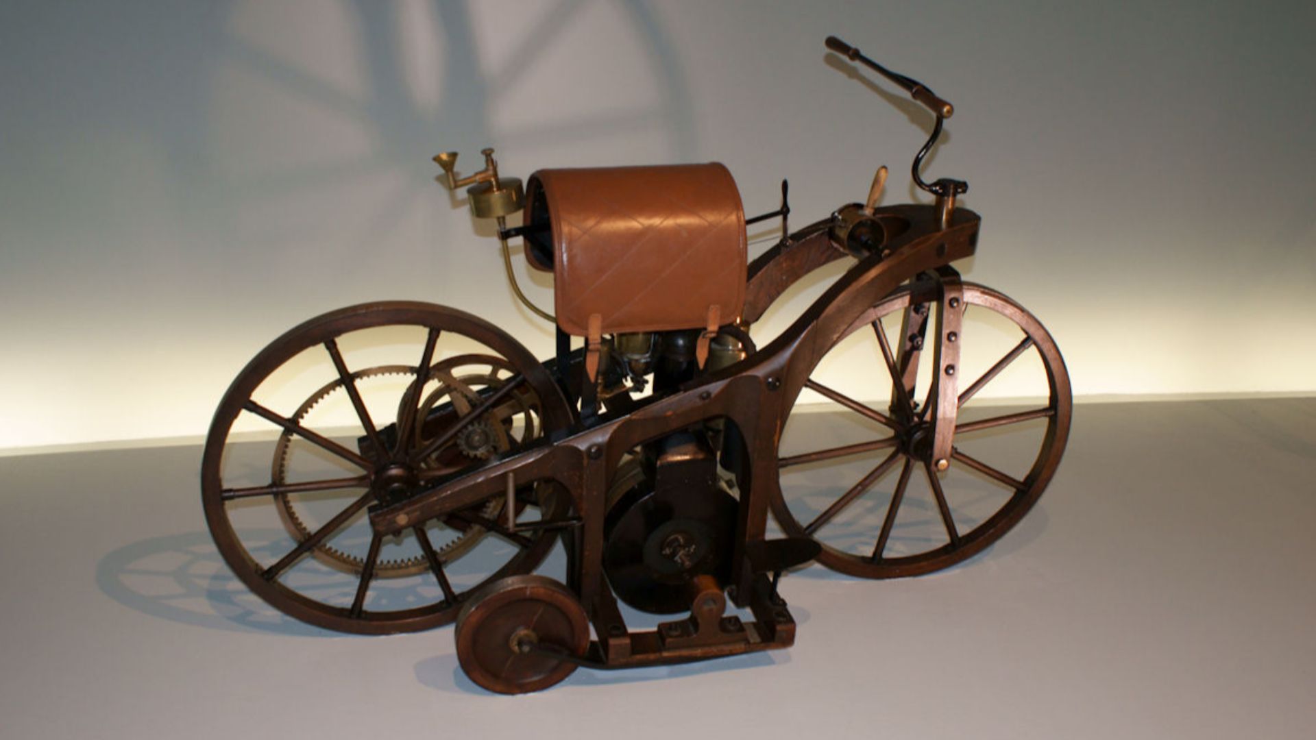 File:Daimler Reitwagen 1885 RSide MBMuse 9June2013 (14980549721).jpg