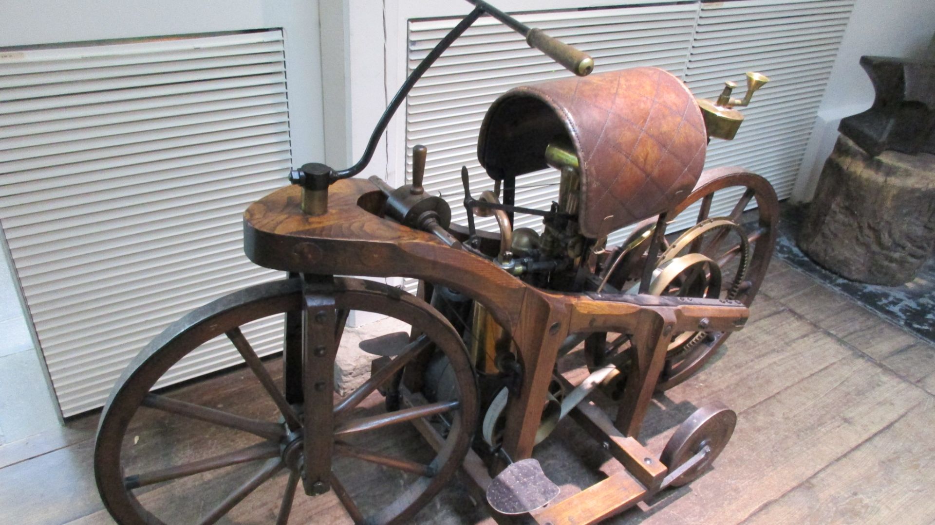 File:Musée Daimler de Stuttgart 010.jpg