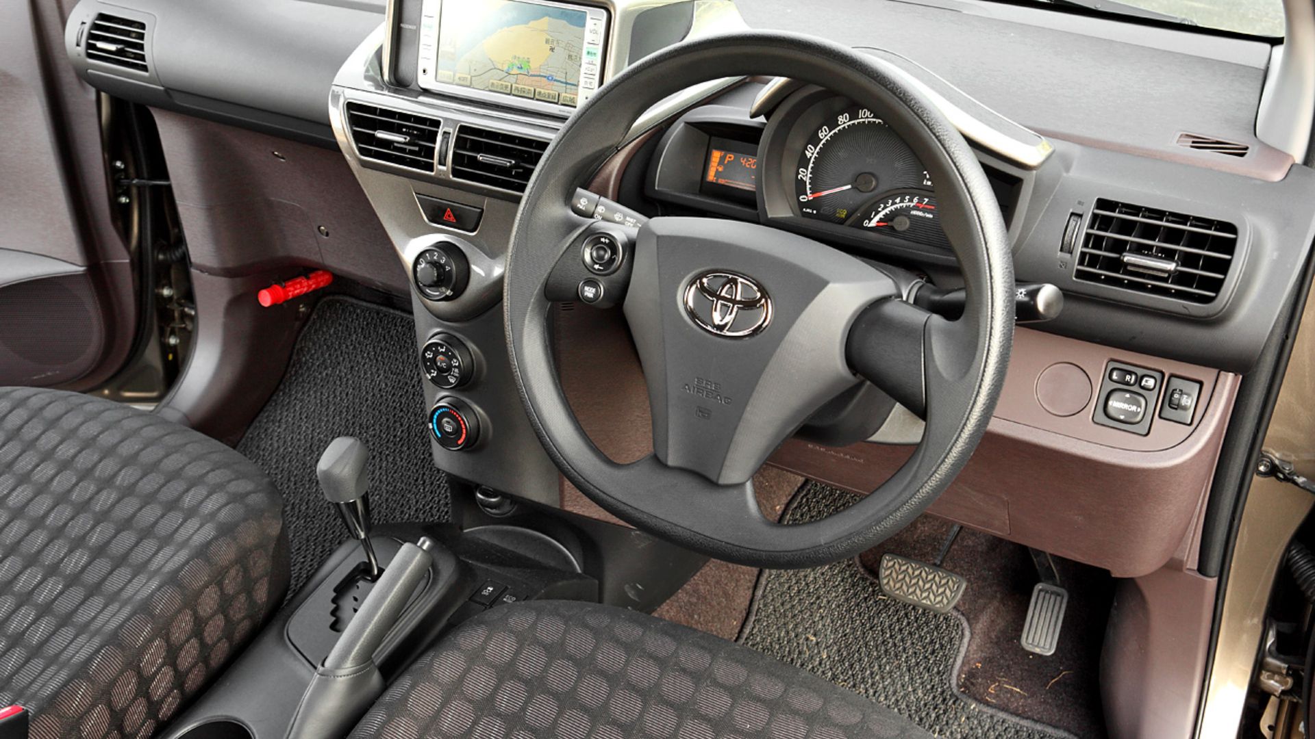 File:Toyota iQ 015.JPG