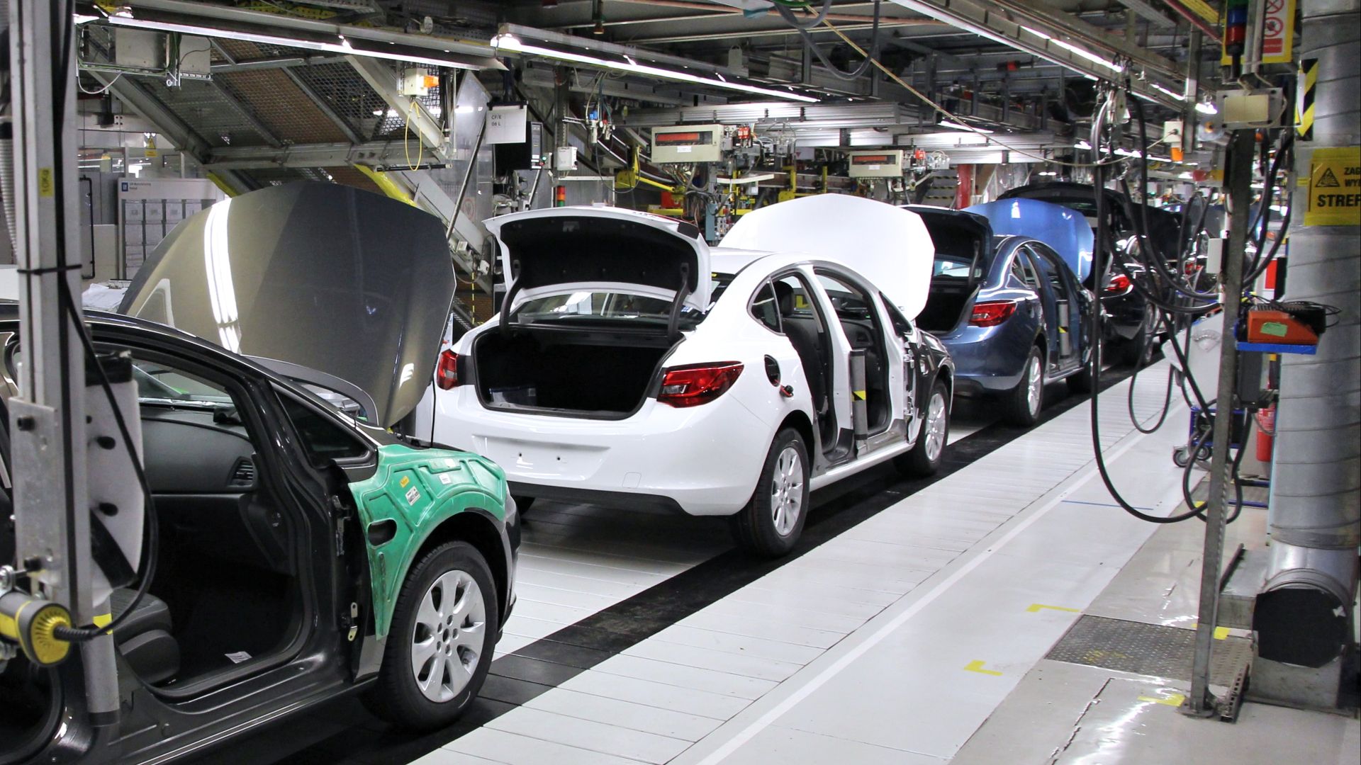 File:002 Production line - car assembly line in General Motors Manufacturing Poland - Gliwice, Poland.jpg
