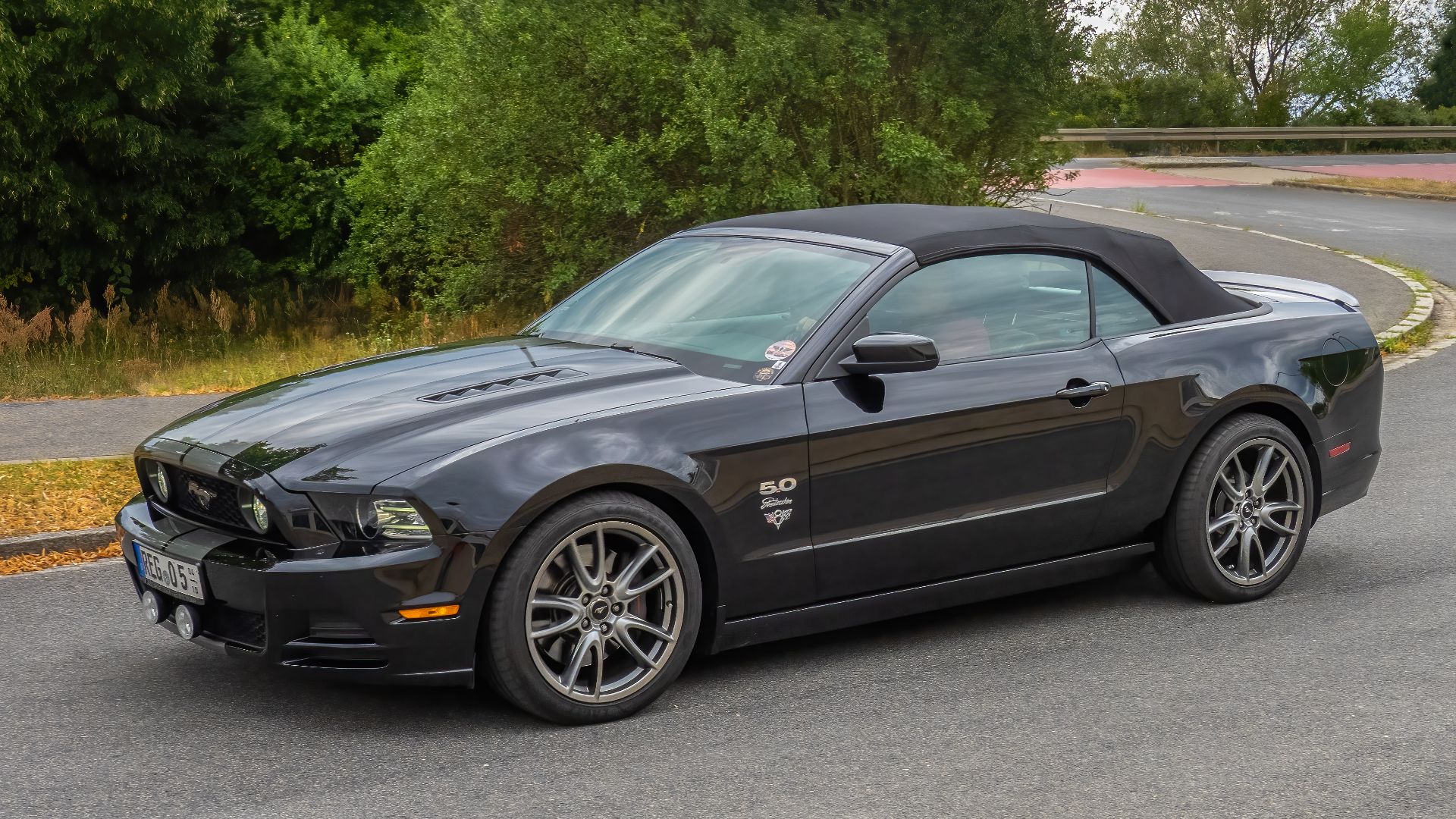 File:Ford Mustang (2010-2014) Hirschaid-20220709-RM-120644.jpg