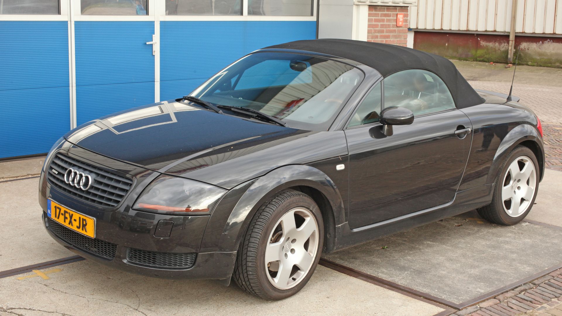 File:Year 2000 Audi TT Roadster Quattro (8071685302).jpg