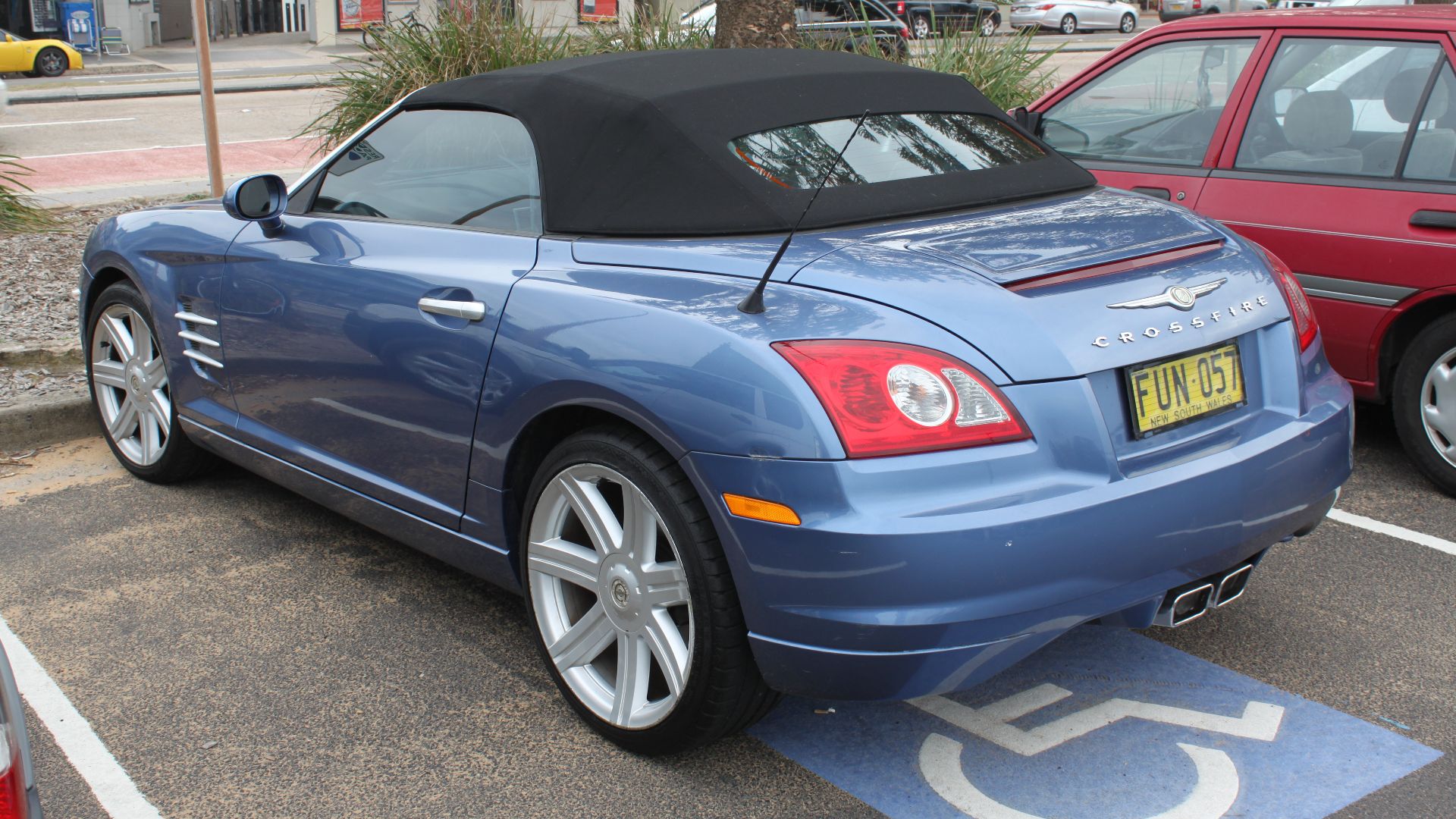 File:2004 Chrysler Crossfire (ZH MY05) convertible (26772578822).jpg