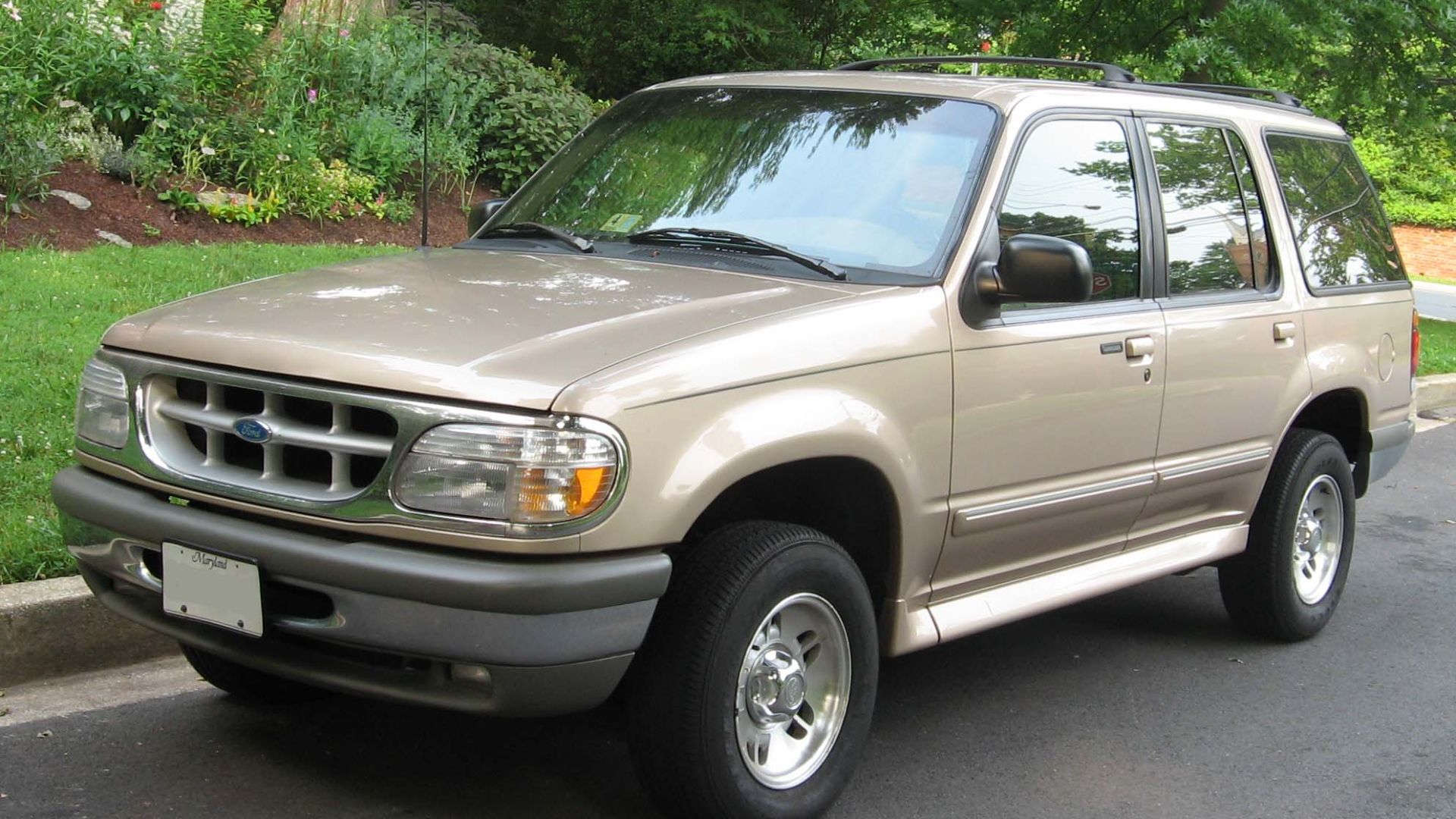 File:95-98 Ford Explorer.jpg