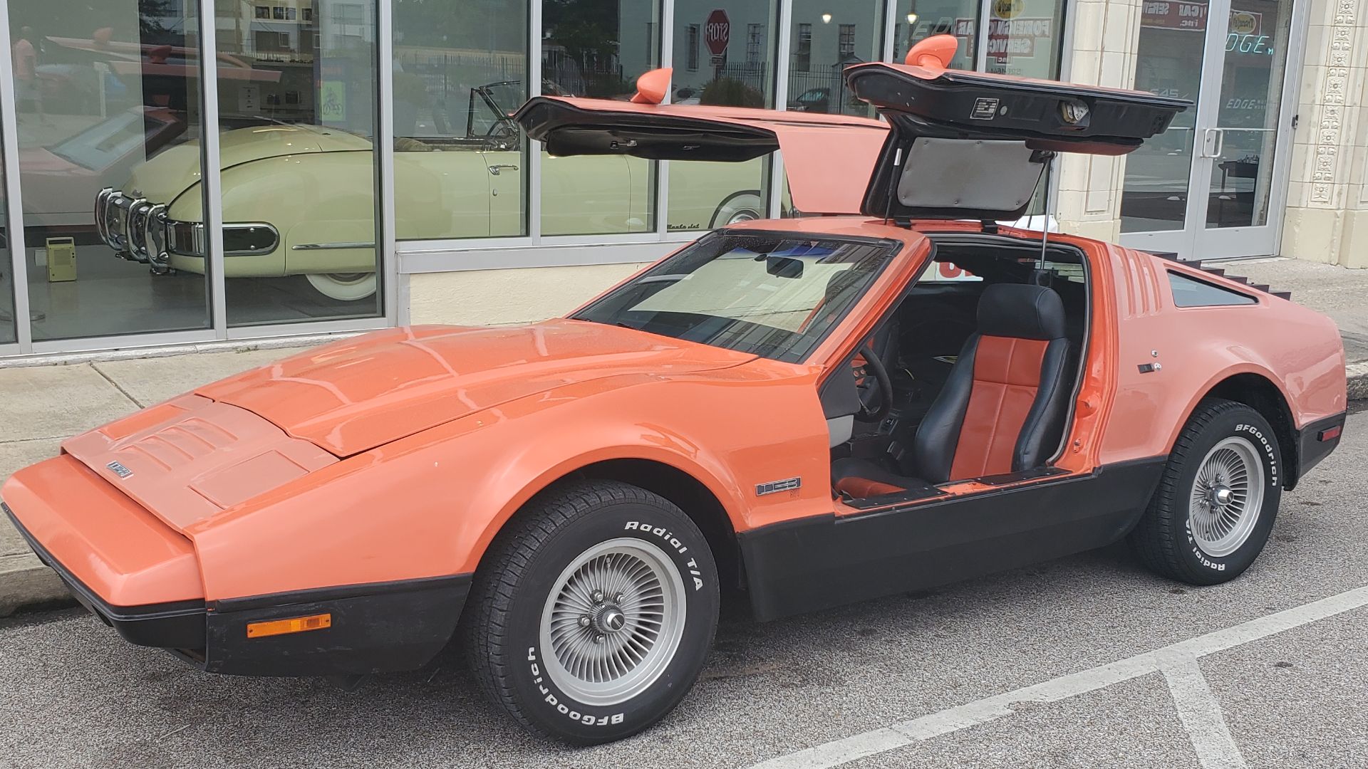 File:Bricklin SV-1 outside Edge Motor Museum.jpg