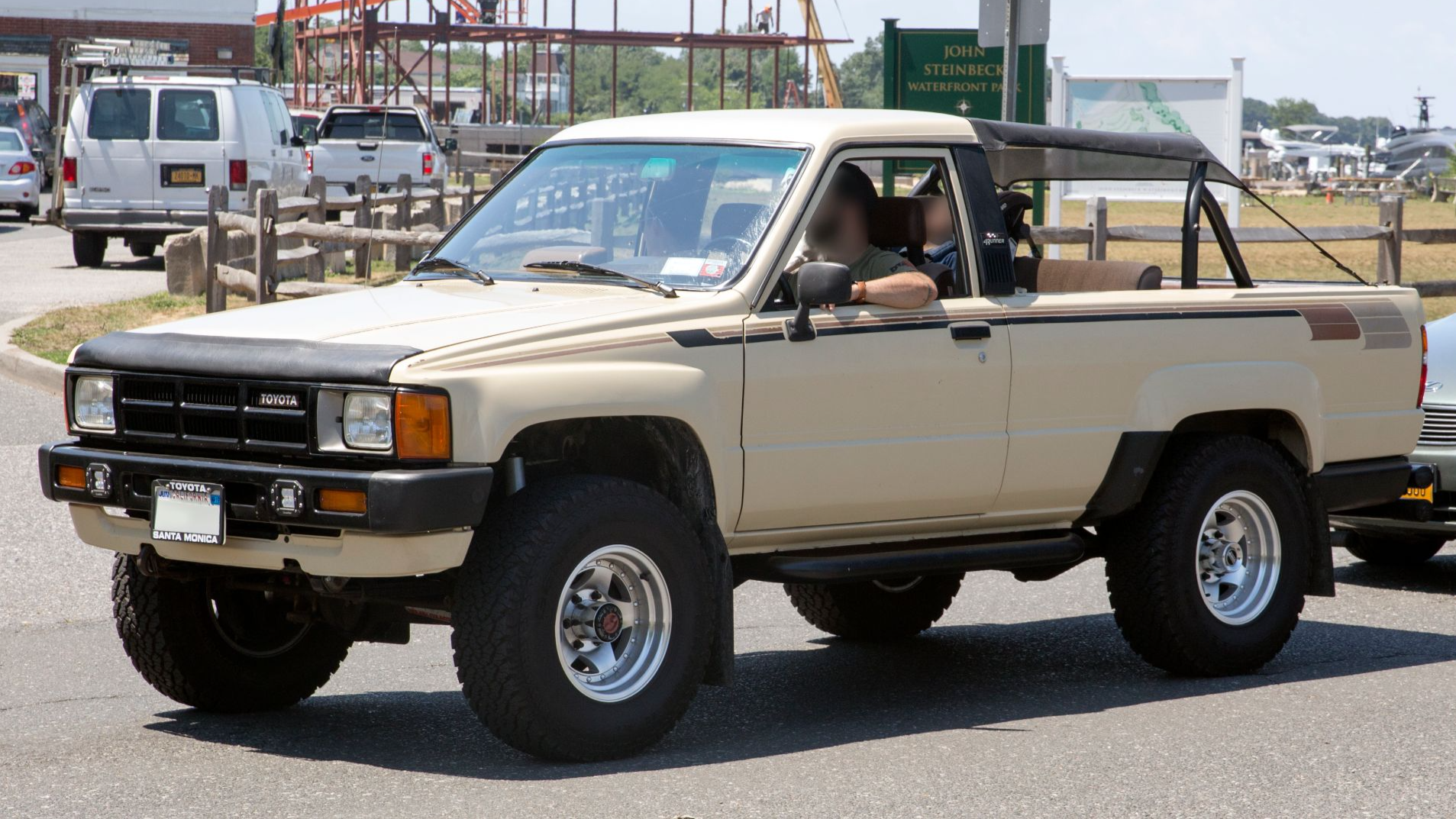 File:1985 Toyota 4Runner, canopy off (front left).jpg