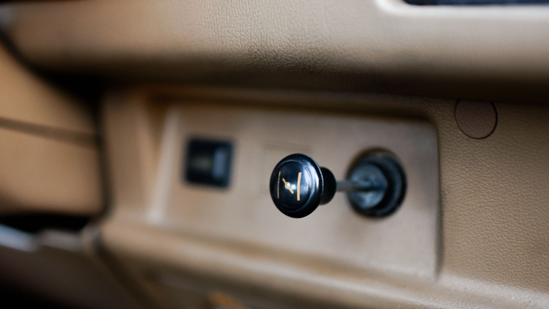 File:1989 Hyundai Excel GL Manual Choke.jpg