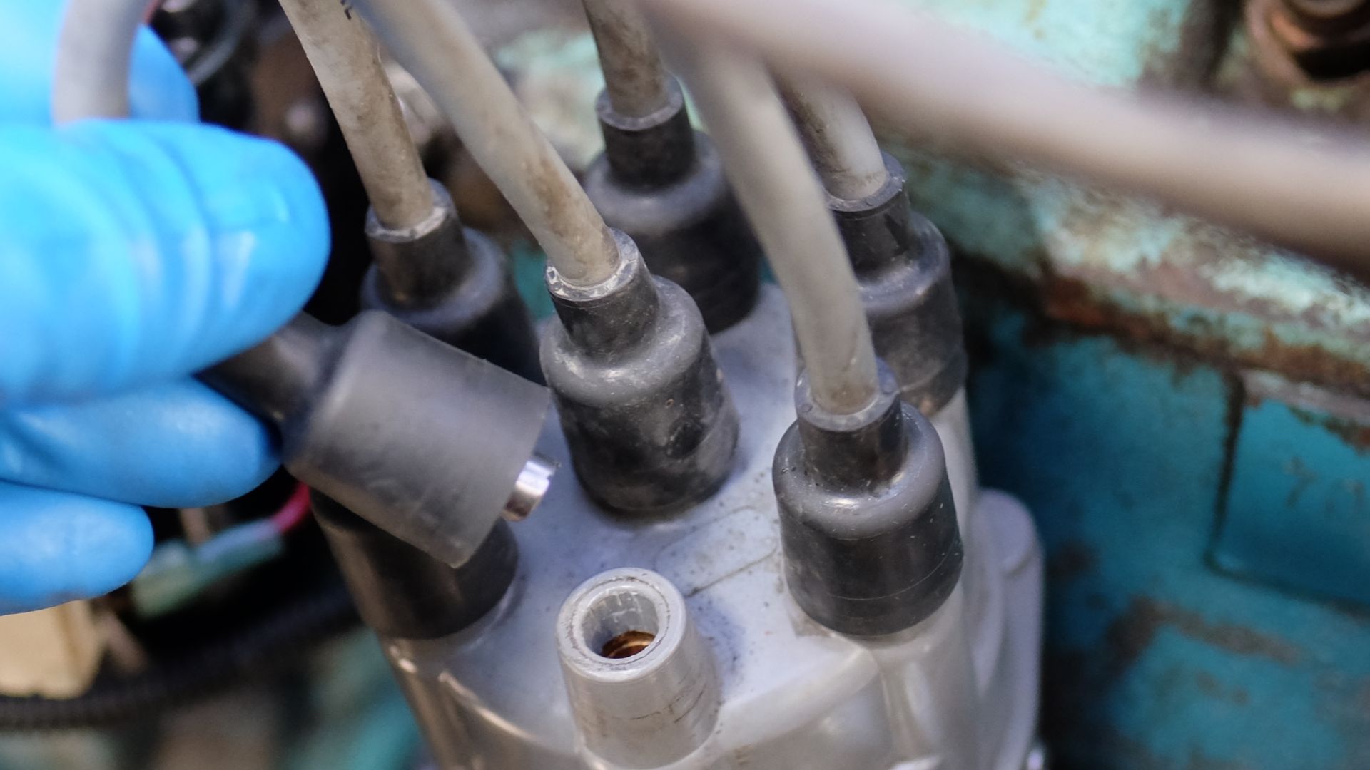 File:Distributor cap of AMC inline-6, top.jpg