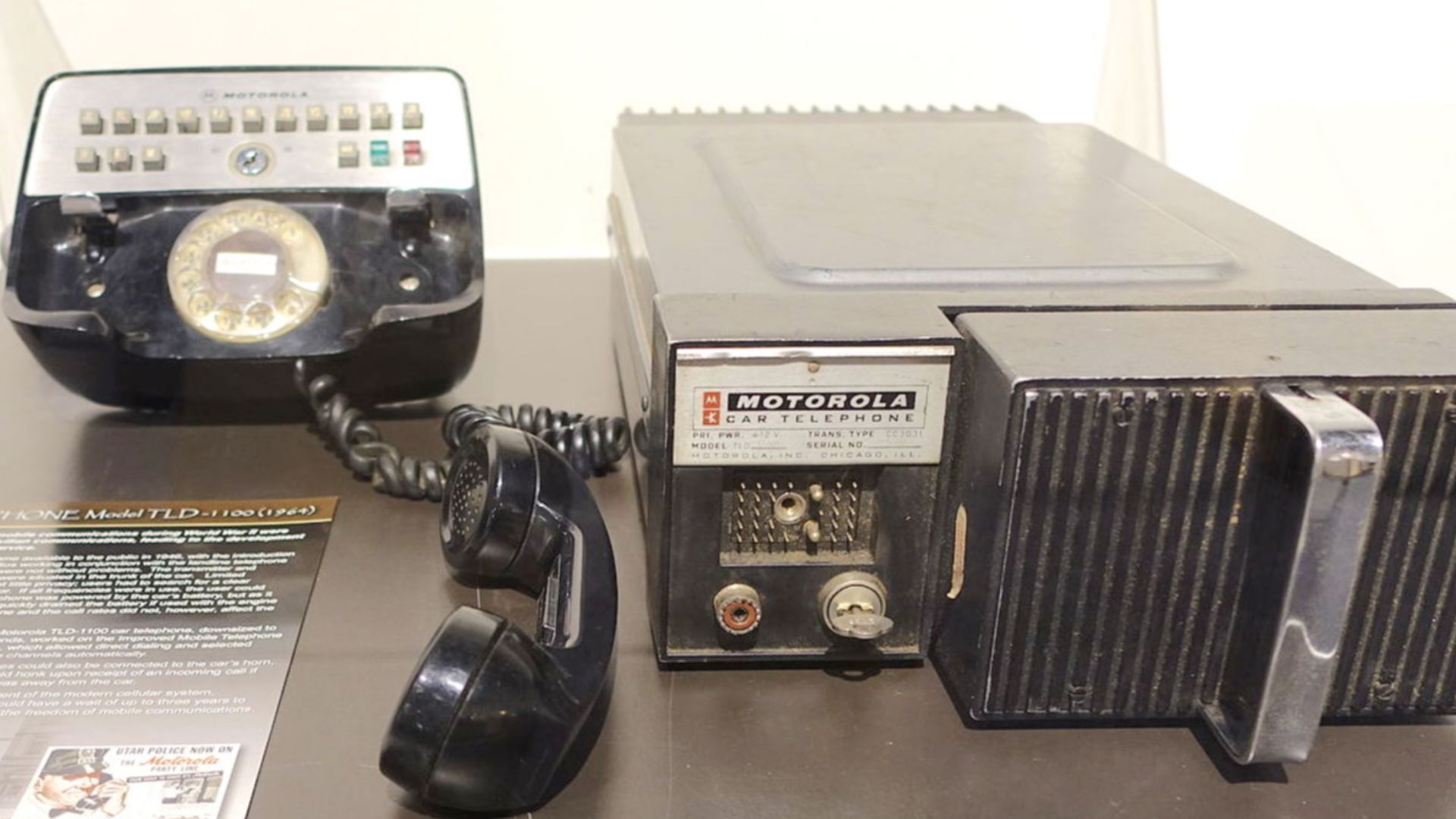 File:Motorola Carphone Model TLD-1100, 1964, view 1 - National Electronics Museum - DSC00184.JPG