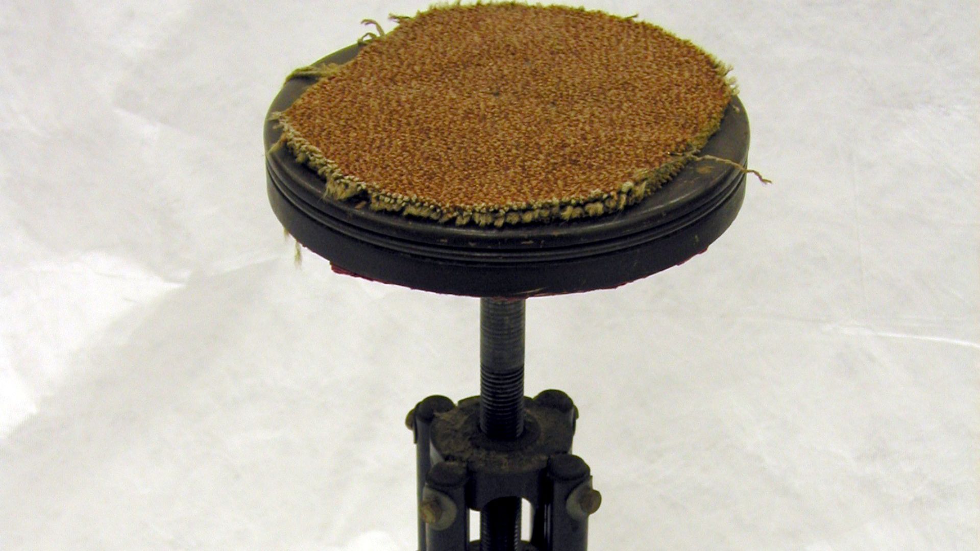 File:Stool (AM 53371-1).jpg