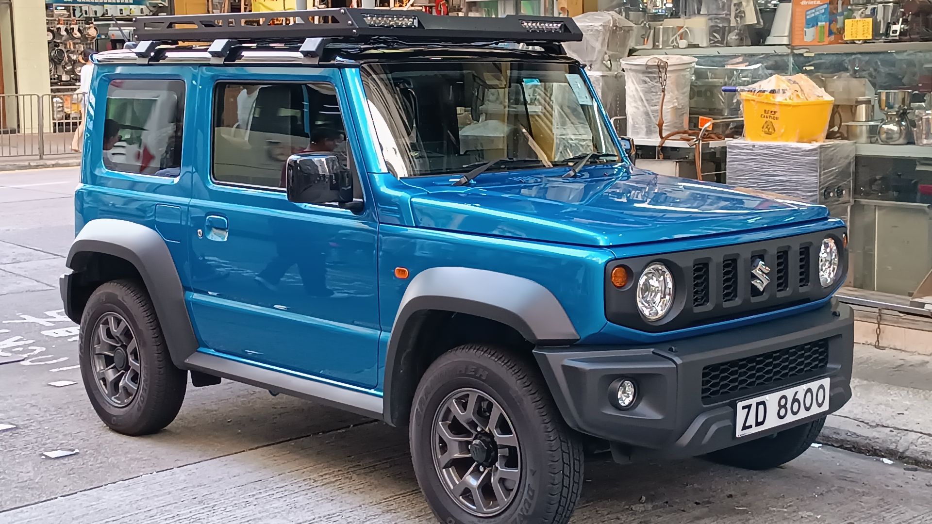File:HK YMT 油麻地 Yau Ma Tei 上海街 Shanghai Street blue Suzuki car parking July 2024 R12S 01.jpg