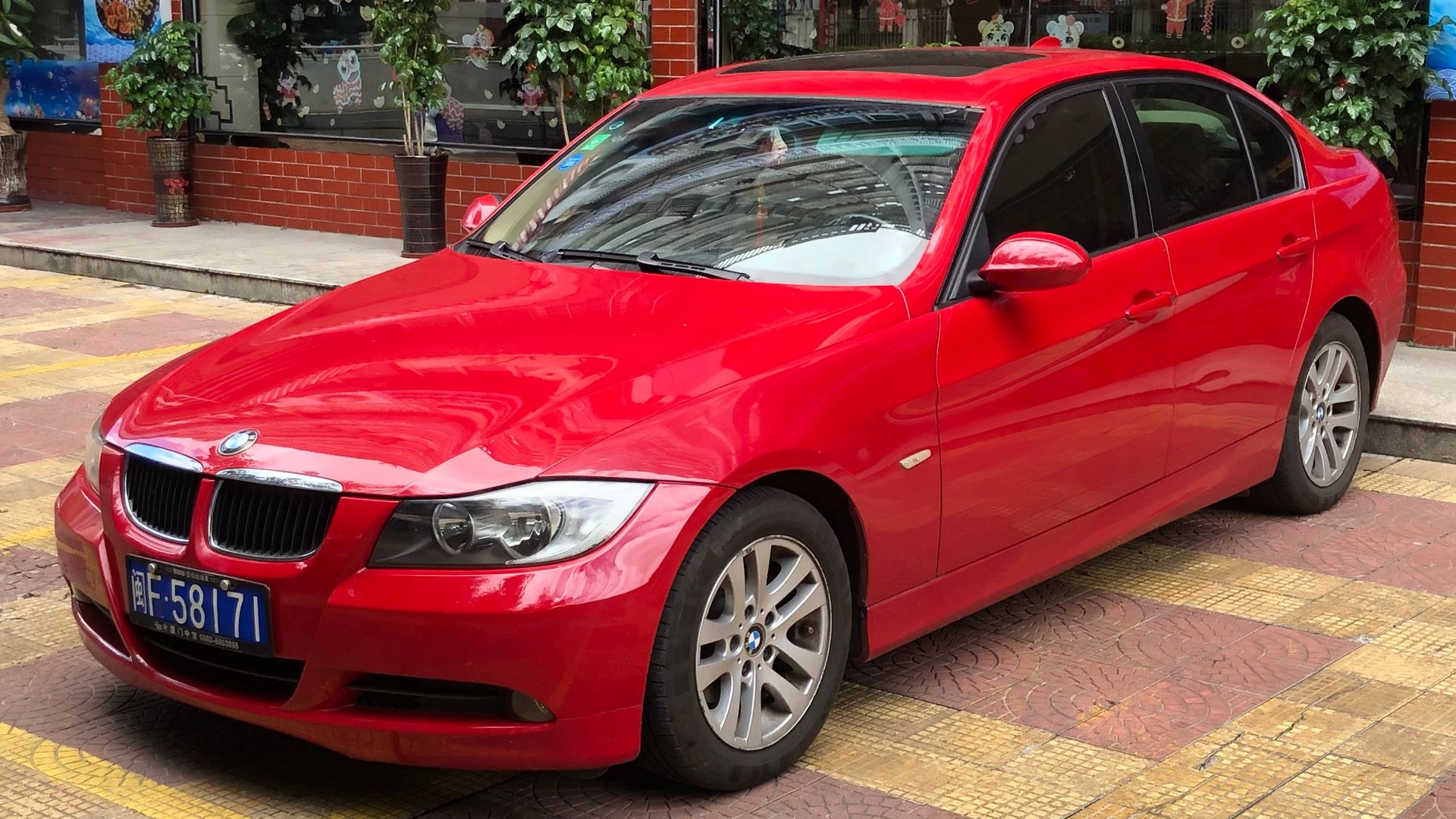 File:BMW 3-Series E90 Longyan 01 2022-08-05.jpg