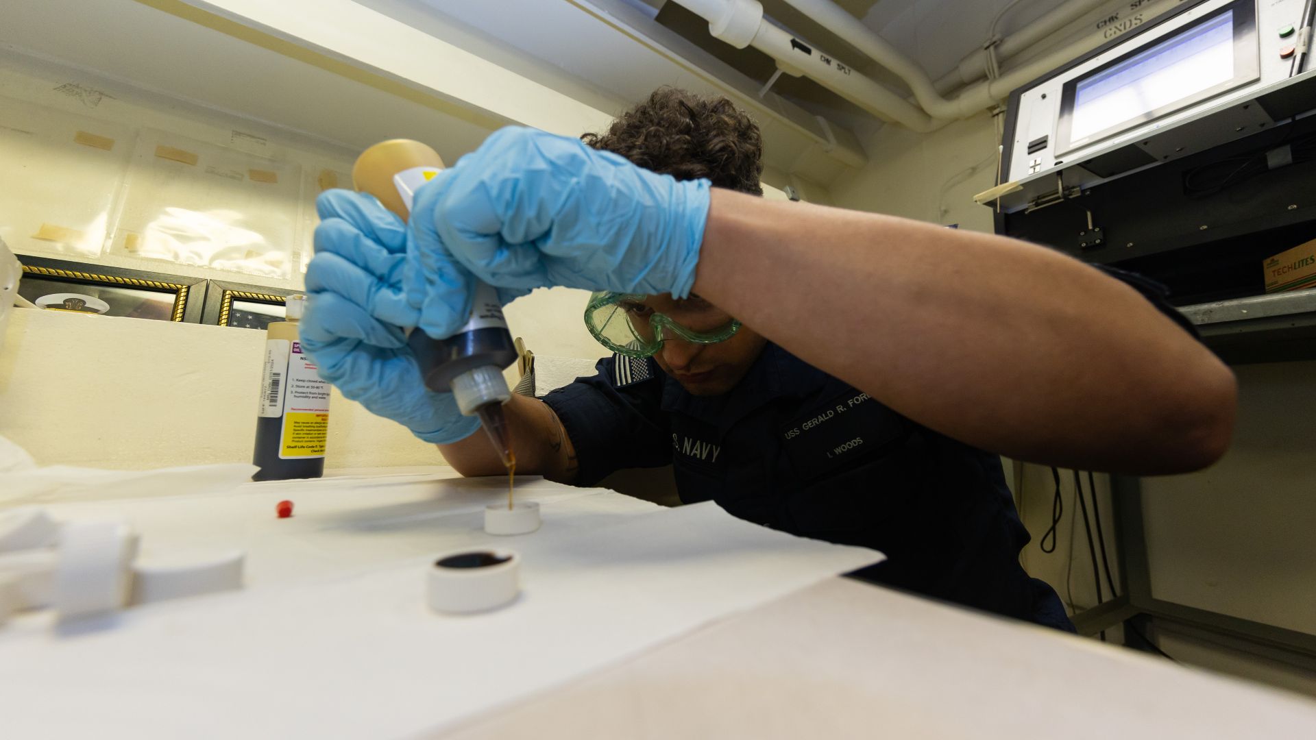 File:Oil Testing (8943219).jpg