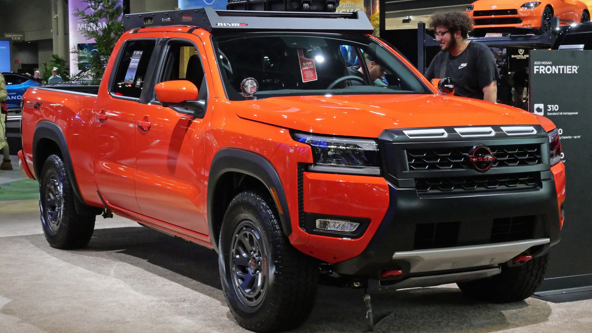 File:2025 Nissan Frontier Pro-4X, front NYIAS 2025.jpg