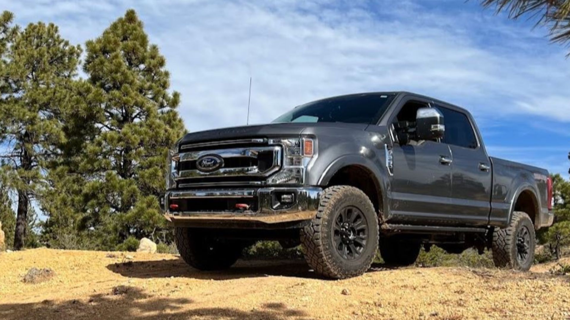 File:2021 F-250 Super Duty Tremor.jpg