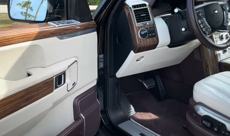 Screenshot of the You Tube video 2012 Land Rover Range Rover Autobiography Ultimate Edition