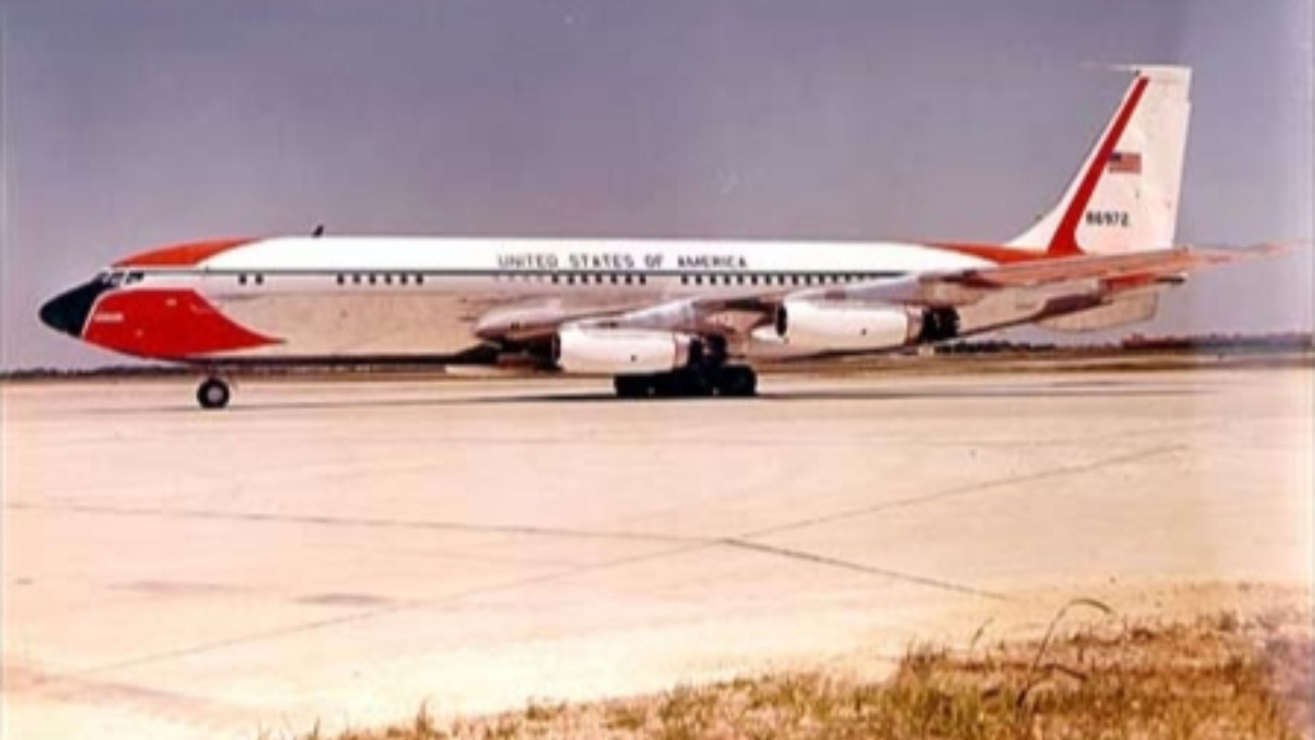 File:Boeing VC-137A in red.jpg