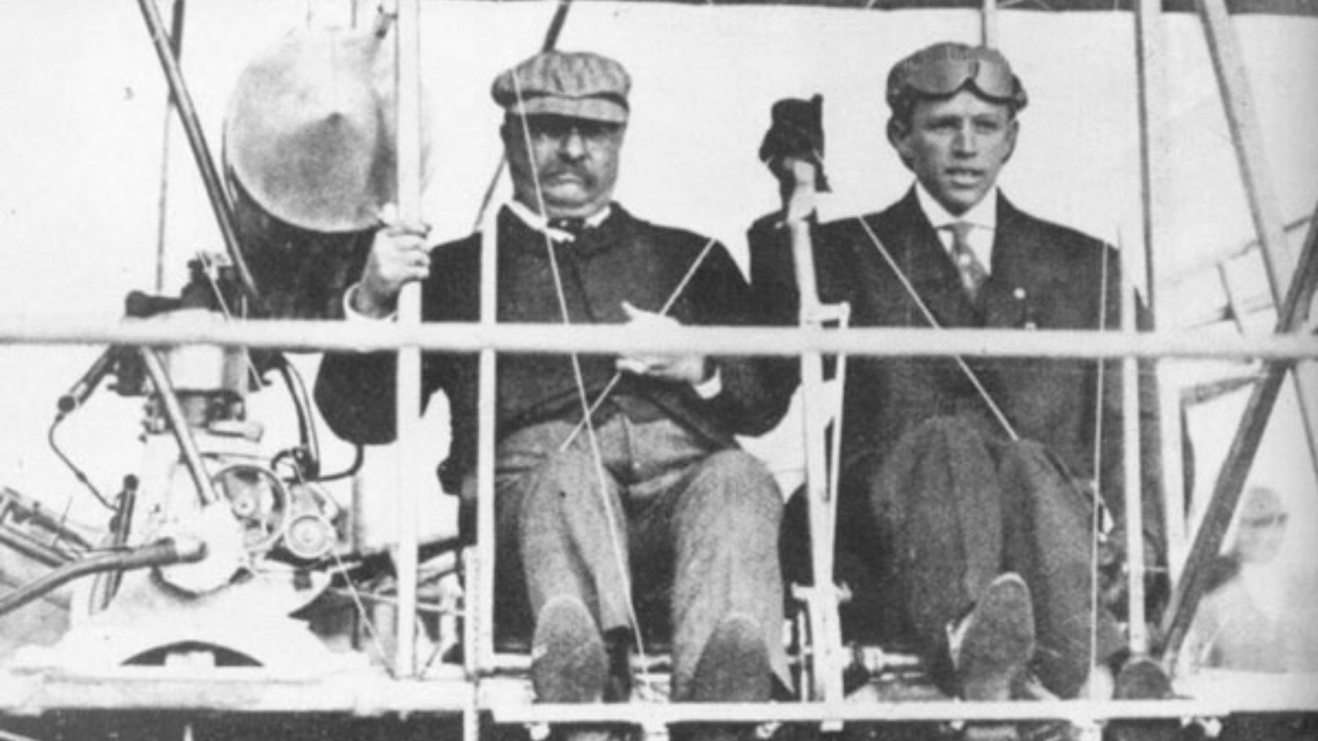 File:Theodore Roosevelt and Archibald Hoxsey (1910).jpg