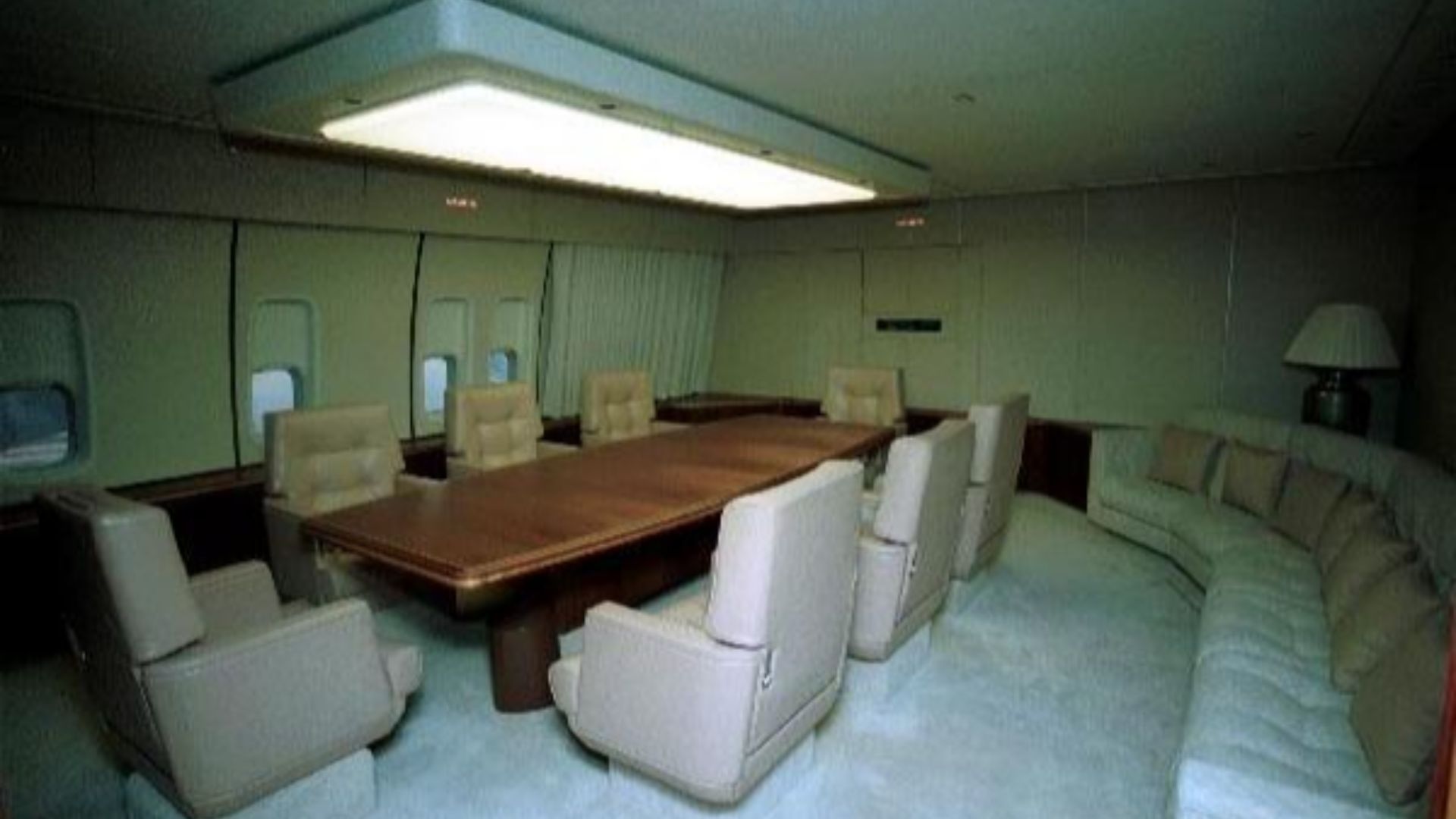 File:President's Conference Room aboard Air Force One.jpg