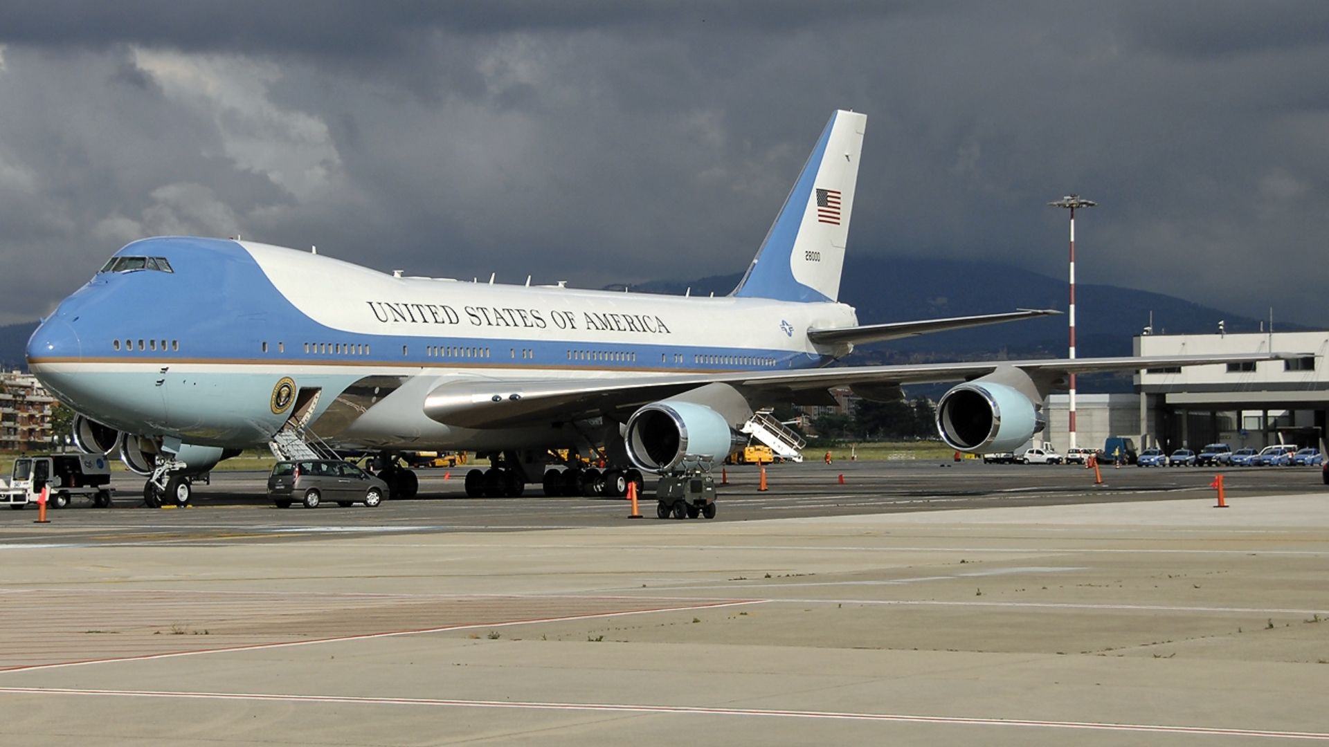 File:Boeing VC-25A, United States - US Air Force (USAF) JP6346094.jpg