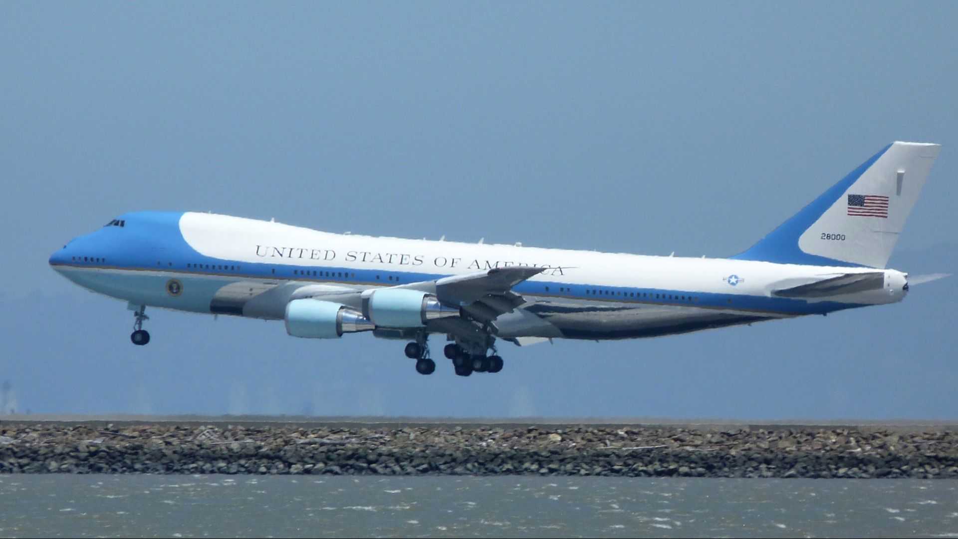 File:USAF (United States Air Force), Boeing 747-200, 82-8000 (18805172759).jpg