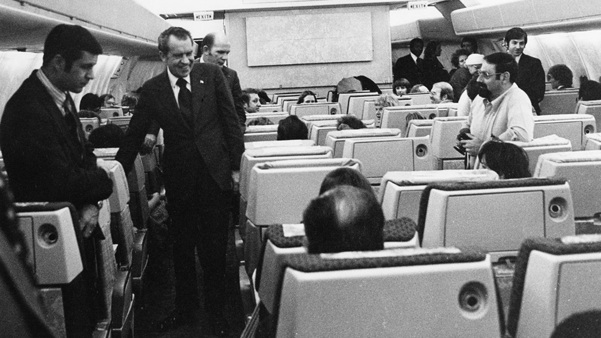 File:Nixon greets passengers on UAL 55.jpg