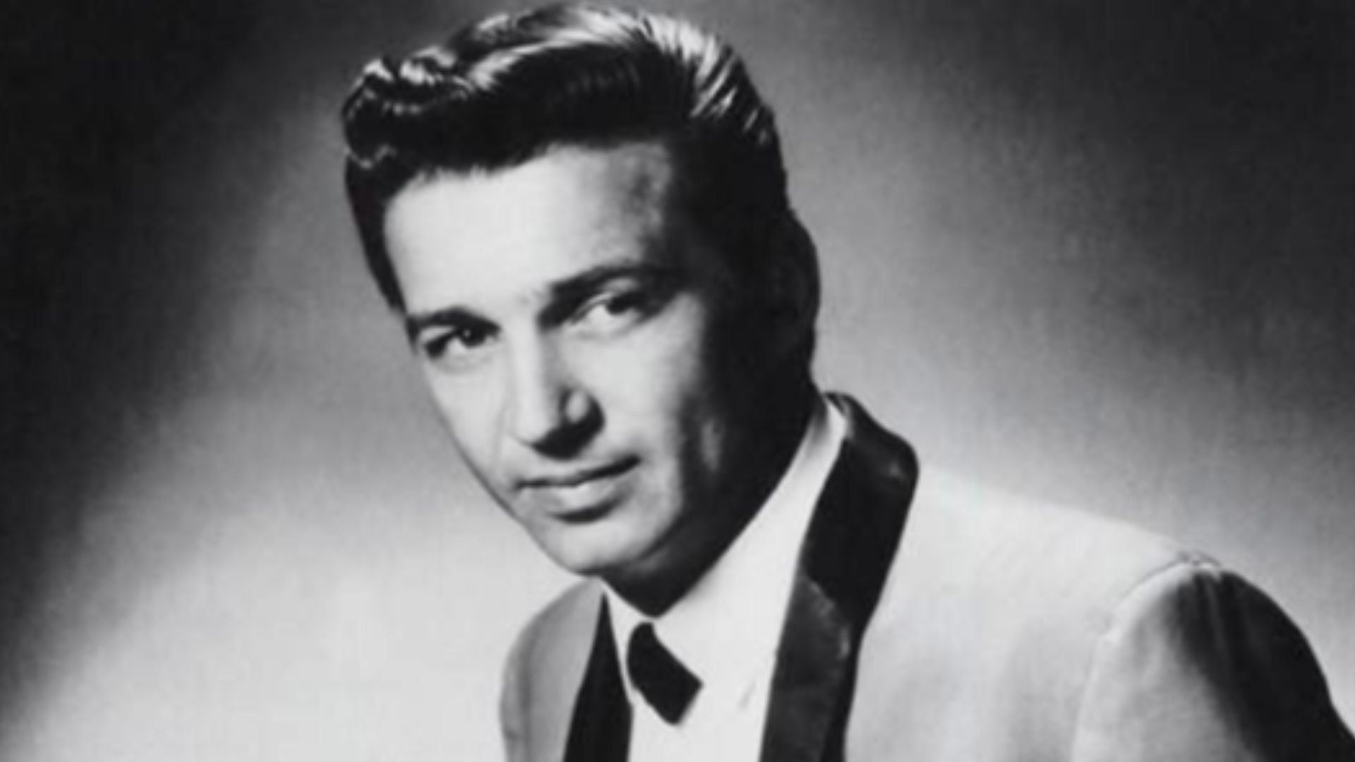 File:Waylon Jennings Promotional Picture cropped.JPG