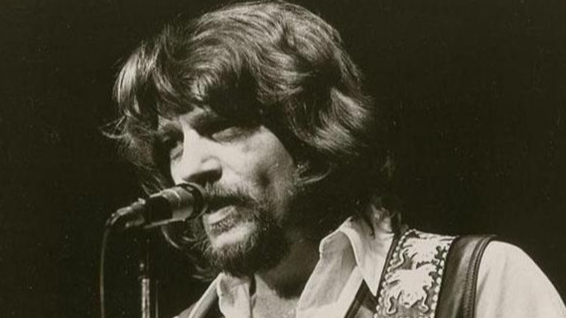 File:Waylon Jennings RCA promotional card 2 - Cropped.jpg