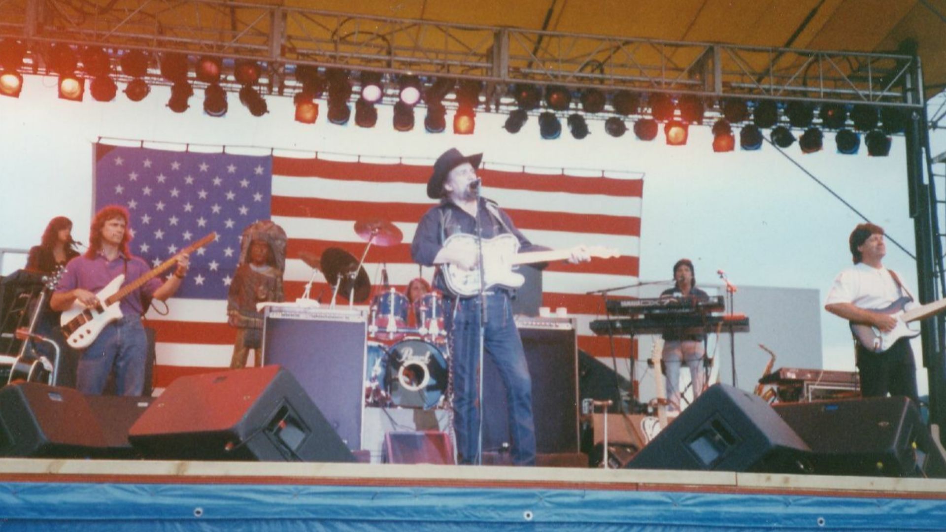 File:Waylon Jennings.jpg