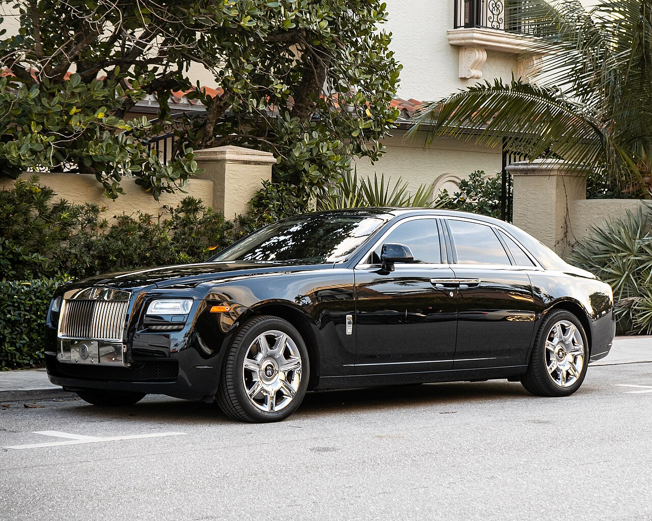 Rolls-Royce Ghost side view