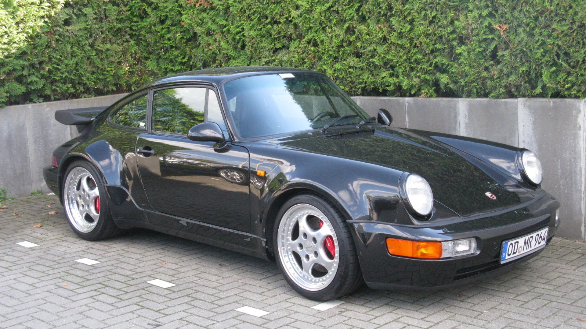 File:Porsche 911 (964) Turbo (10317085456).jpg