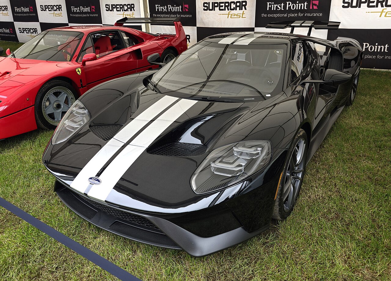 Side view of Black Ford Gt