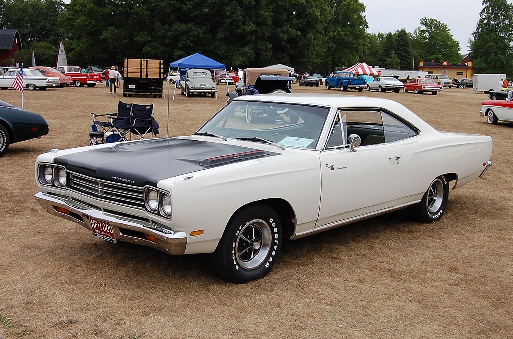 Plymouth Road Runner 1969 car on display at an exhibition