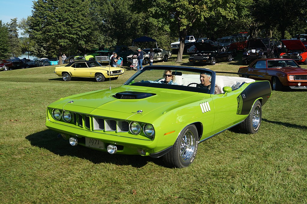 Plymouth Hemi ‘Cuda Convertible 1971 car on display at an exhibition