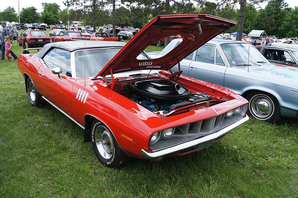 Plymouth Hemi ‘Cuda Convertible 1971 car on display at an exhibition
