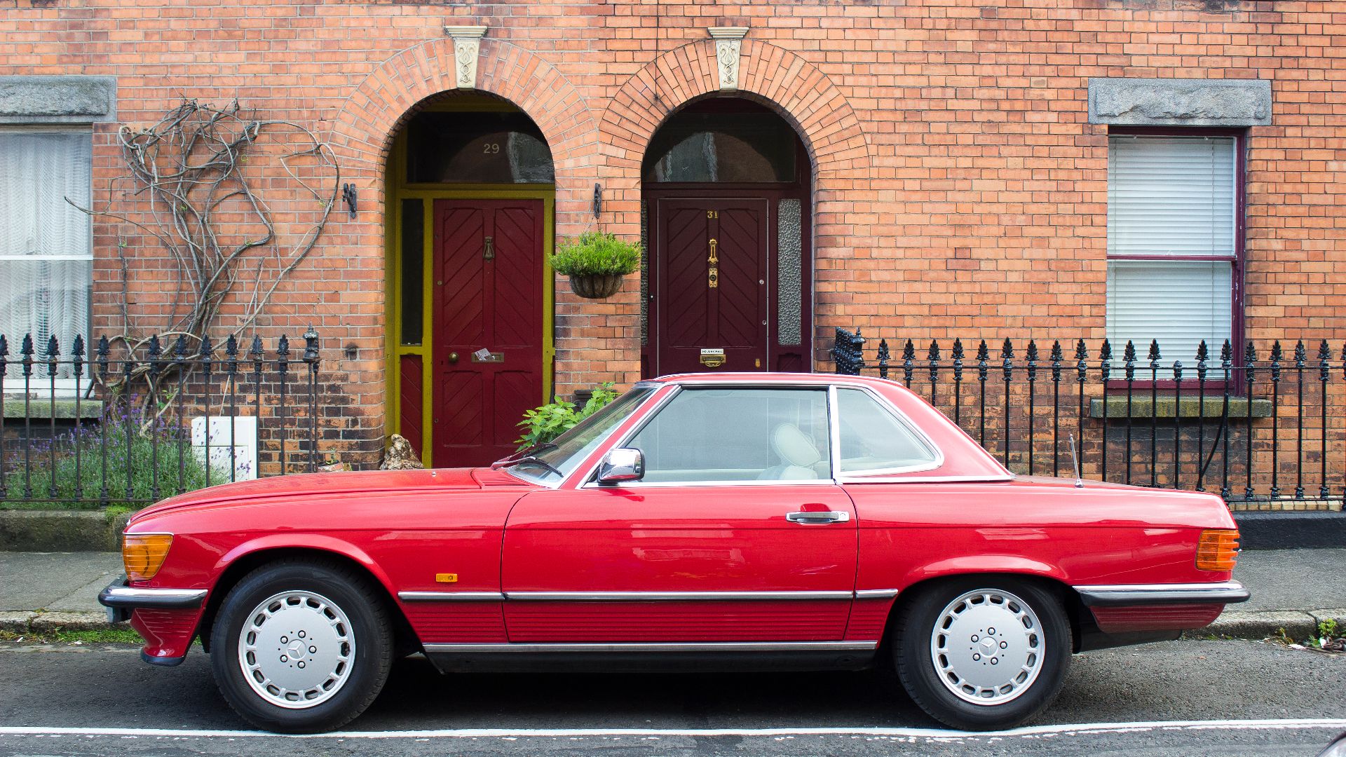 File:Mercedes-Benz 300 SL (R107) (7811194140).jpg
