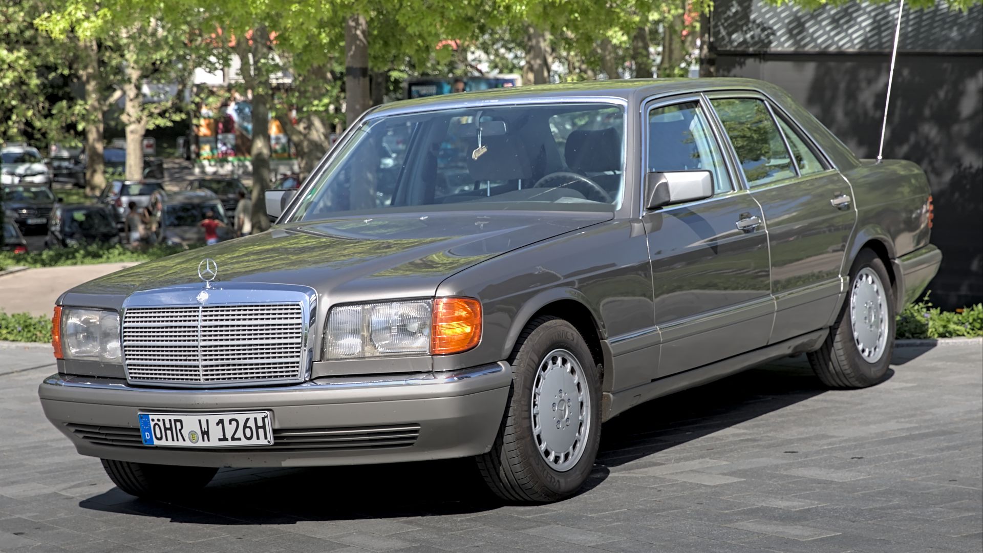 File:Mercedes-Benz W126 MOPF 1X7A0398.jpg