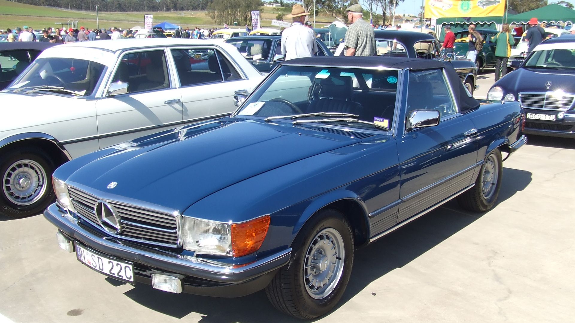 File:1983 Mercedes Benz 380 SL (R 107) roadster (15824346649).jpg
