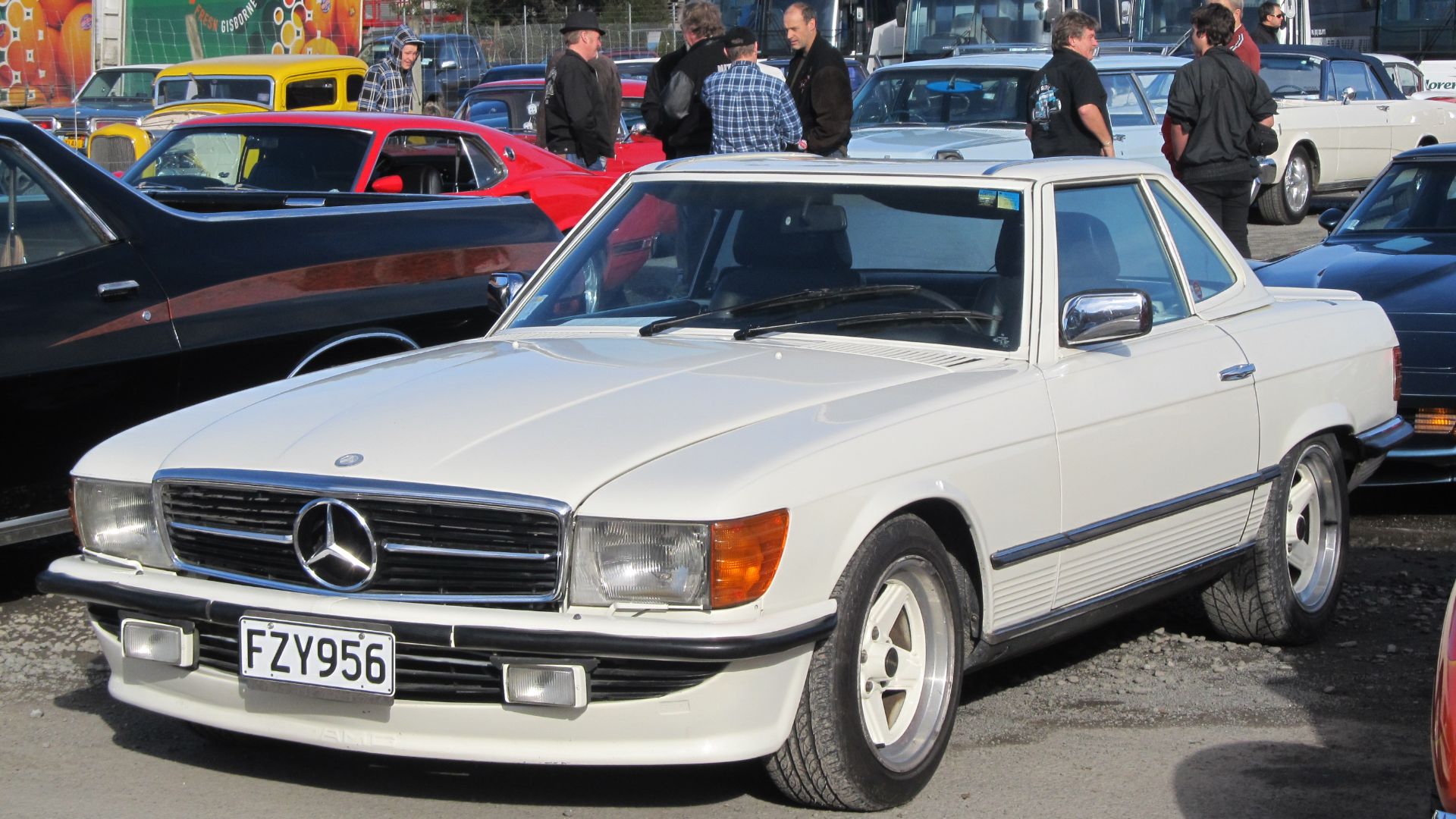 File:1985 Mercedes-Benz 500 SL (36739140204).jpg
