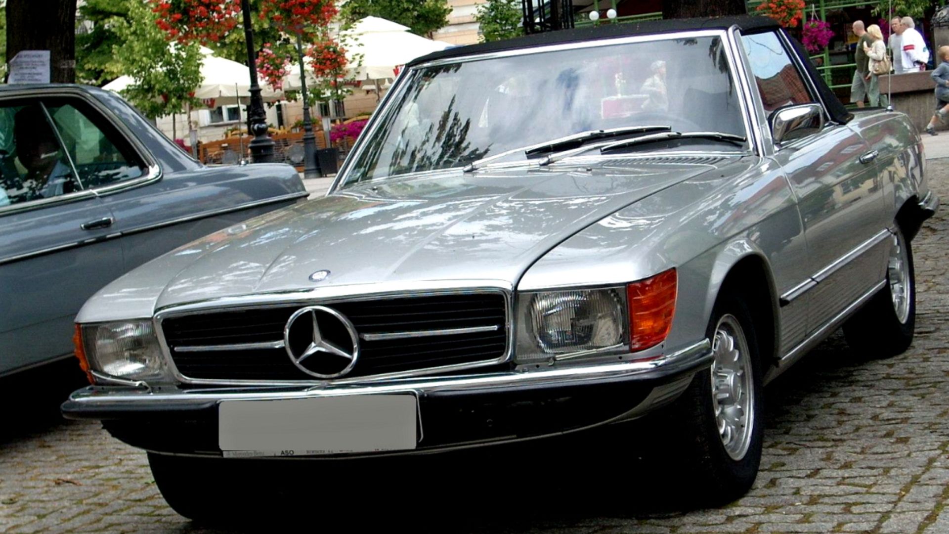 File:Mercedes-Benz SL (R107) front.JPG