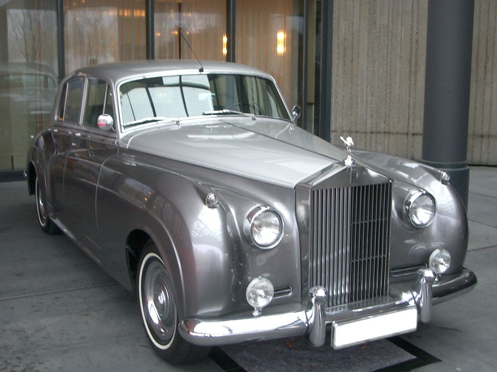 Rolls Royce Silver Cloud car on display at an exhibition
