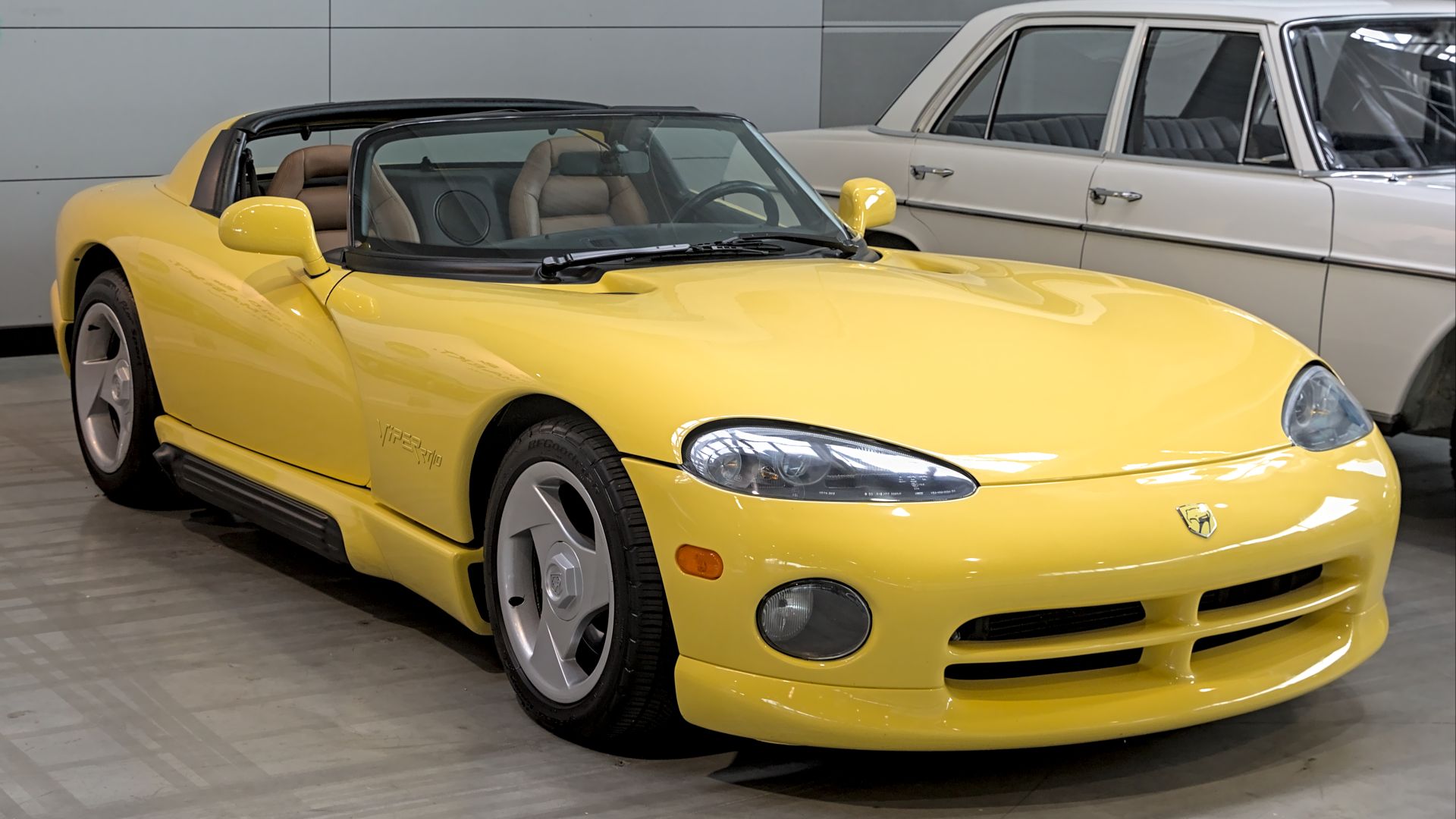 File:Dodge Viper RT-10 1X7A6634.jpg