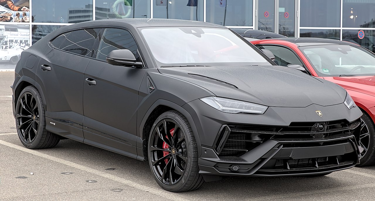 Front view of Black Lamborghini Urus S