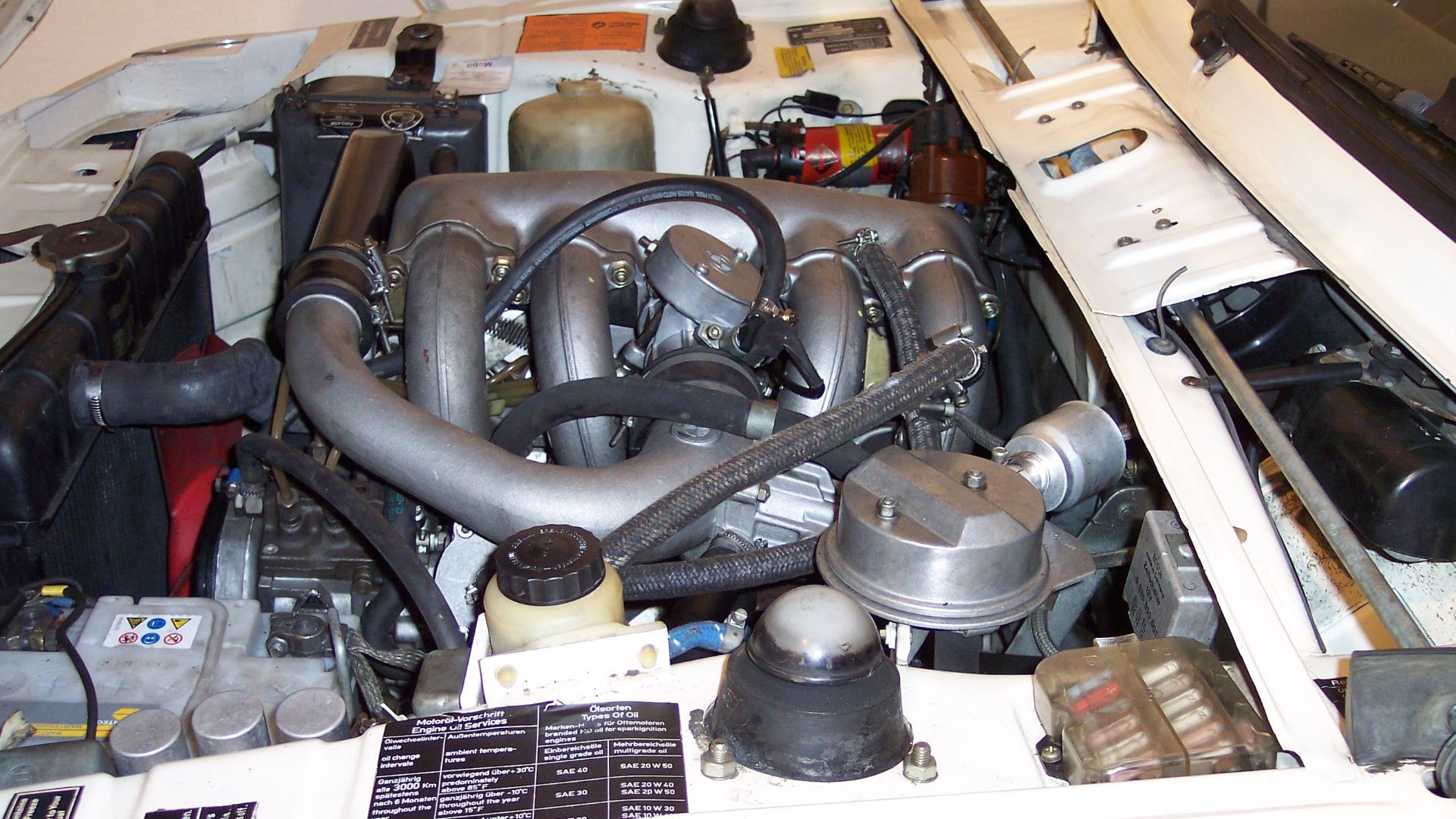 File:BMW 2002 turbo engine2 TCE.jpg
