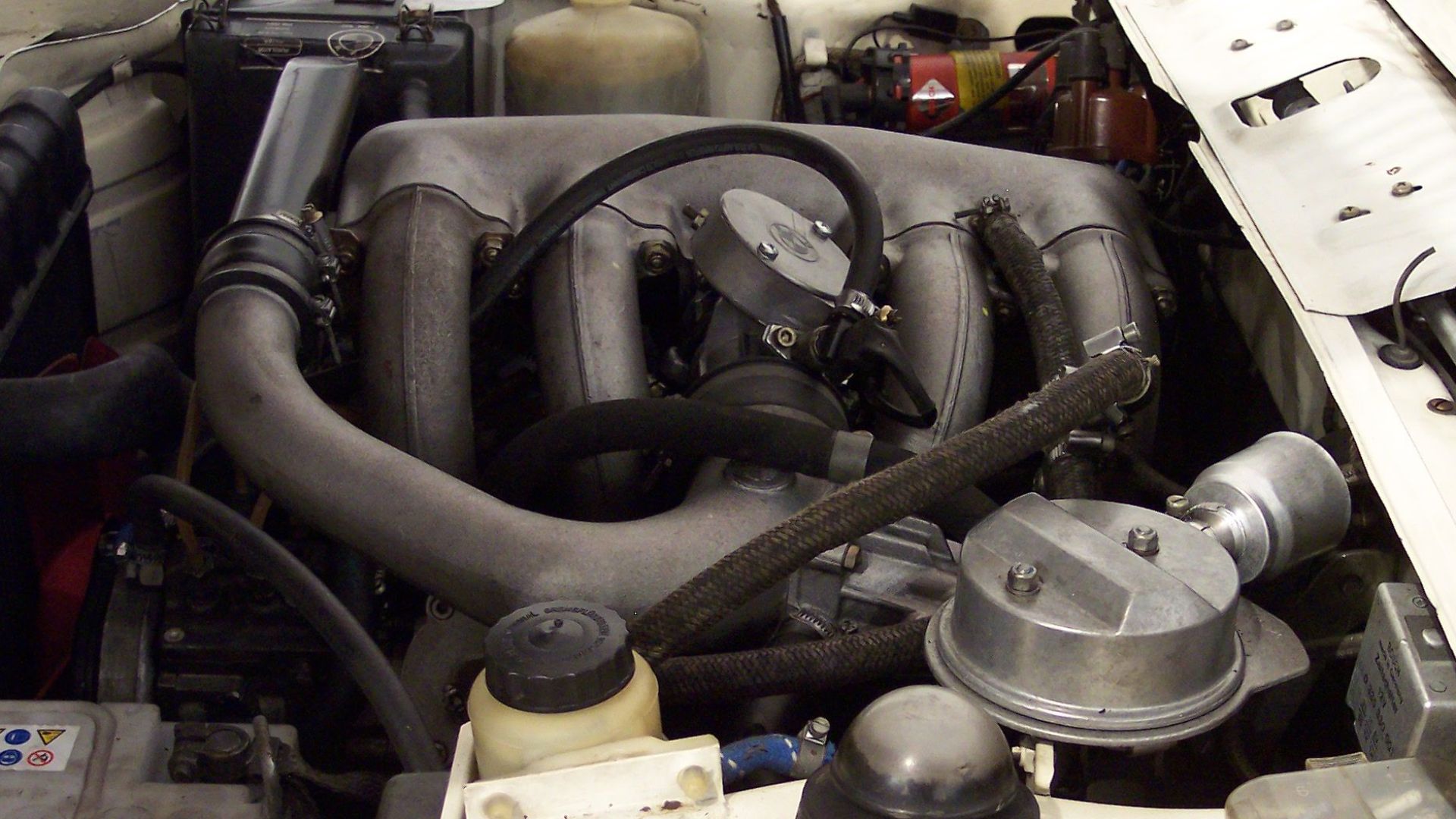 File:BMW 2002 turbo engine TCE.jpg