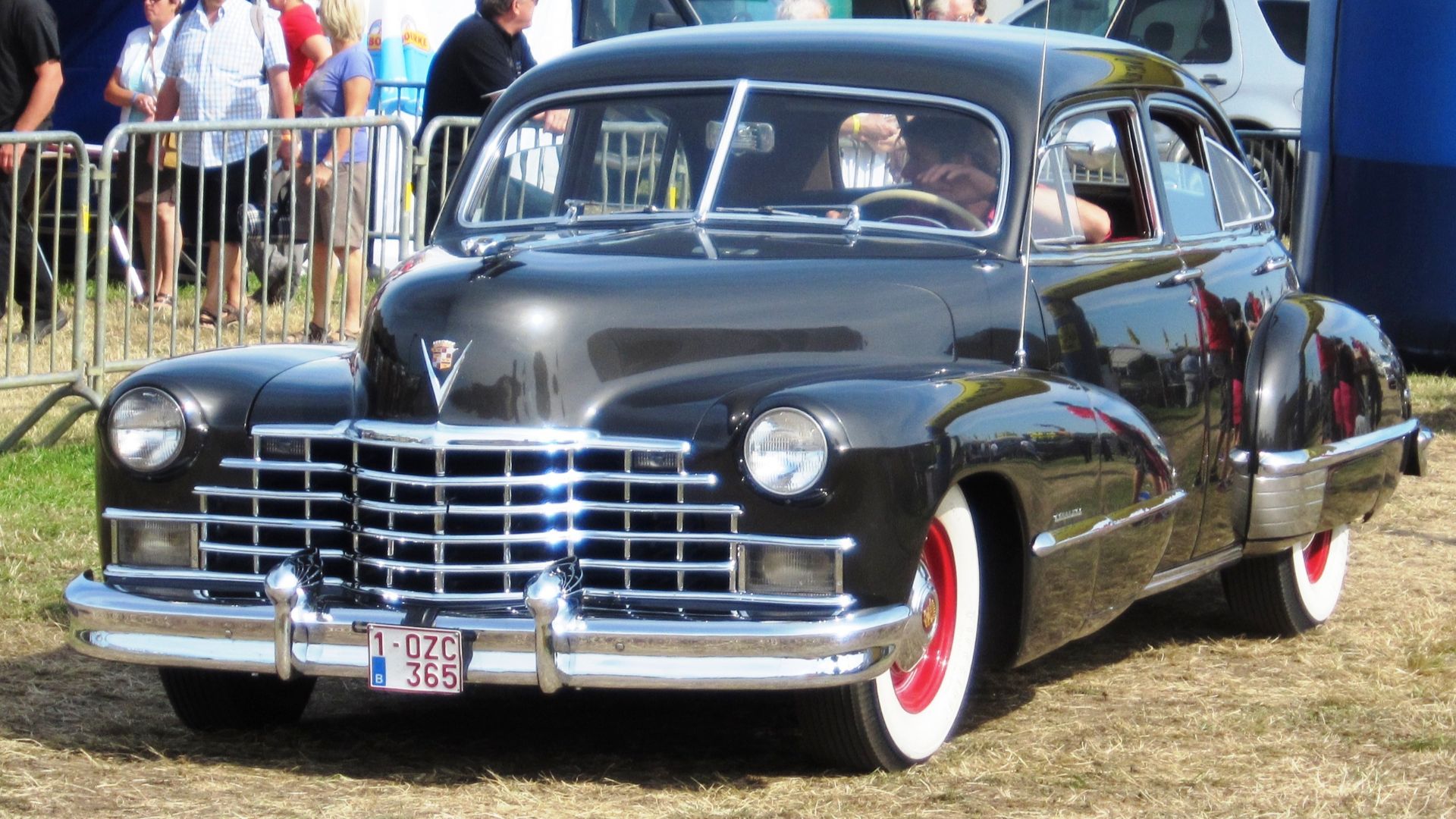 File:Cadillac Series 62 ca 1946.jpg