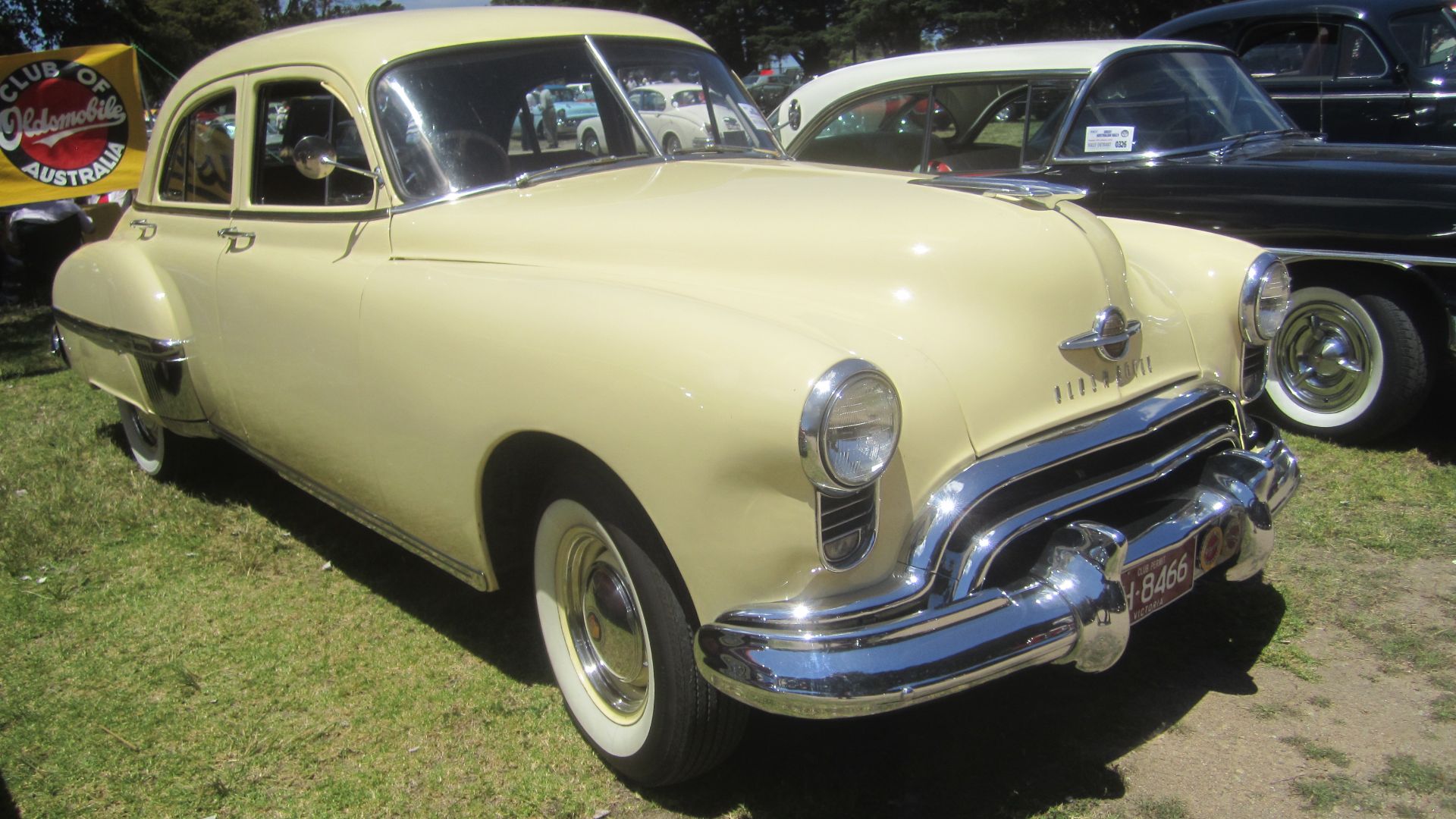 File:1949 Oldsmobile 88 4-door sedan.jpg